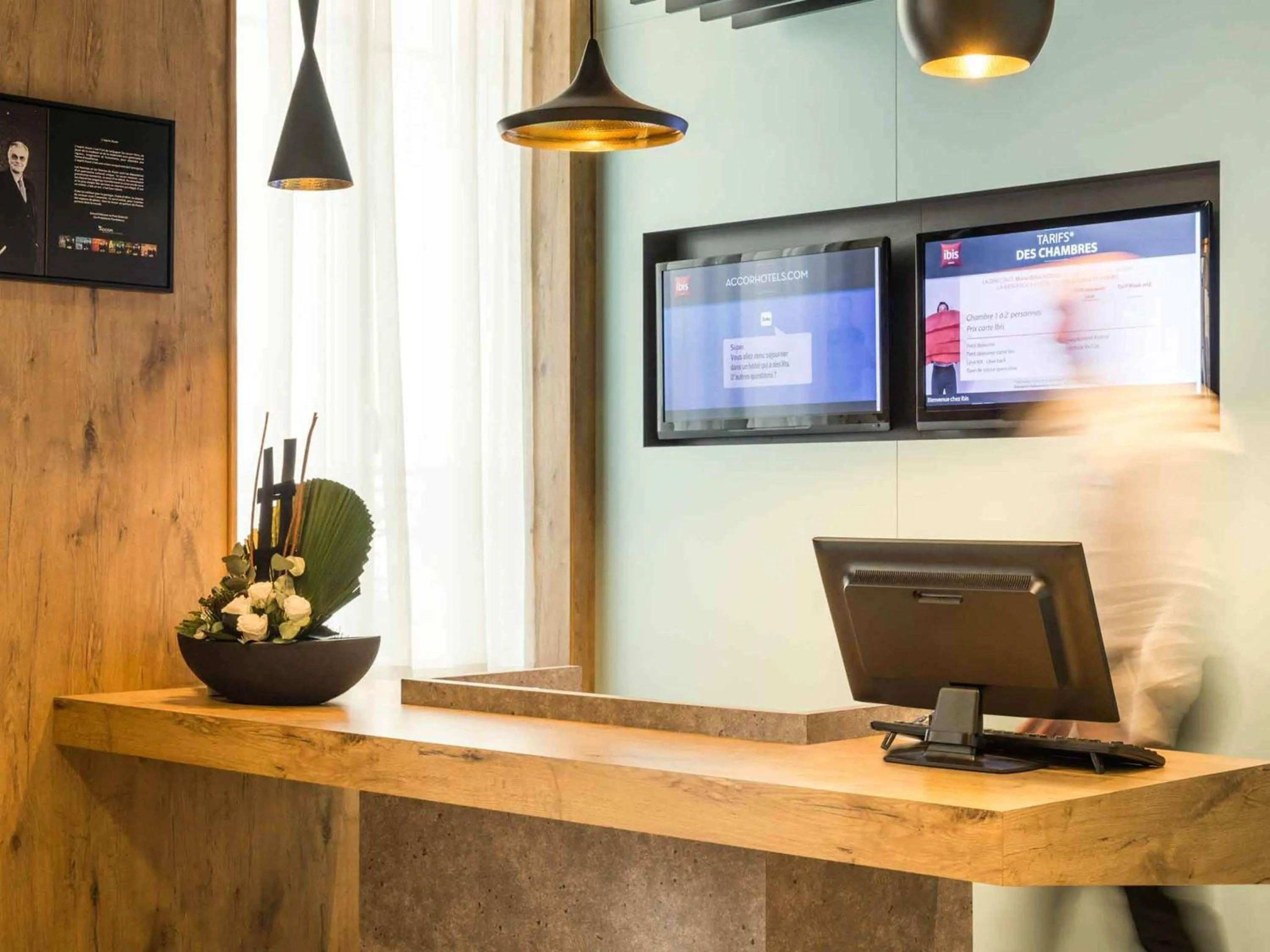 Property building in ibis Levallois Perret