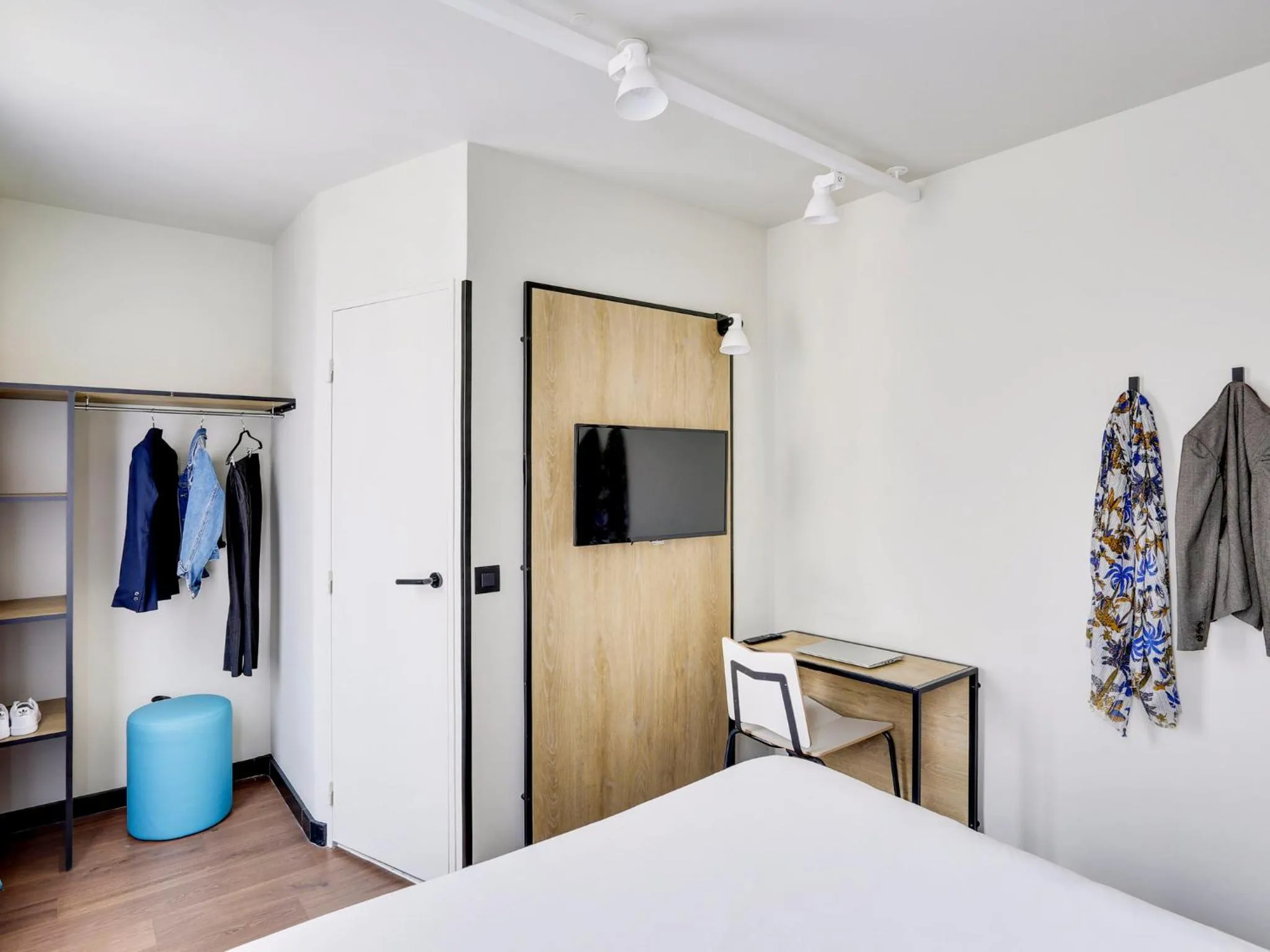 TV and multimedia, Bed in ibis Levallois Perret