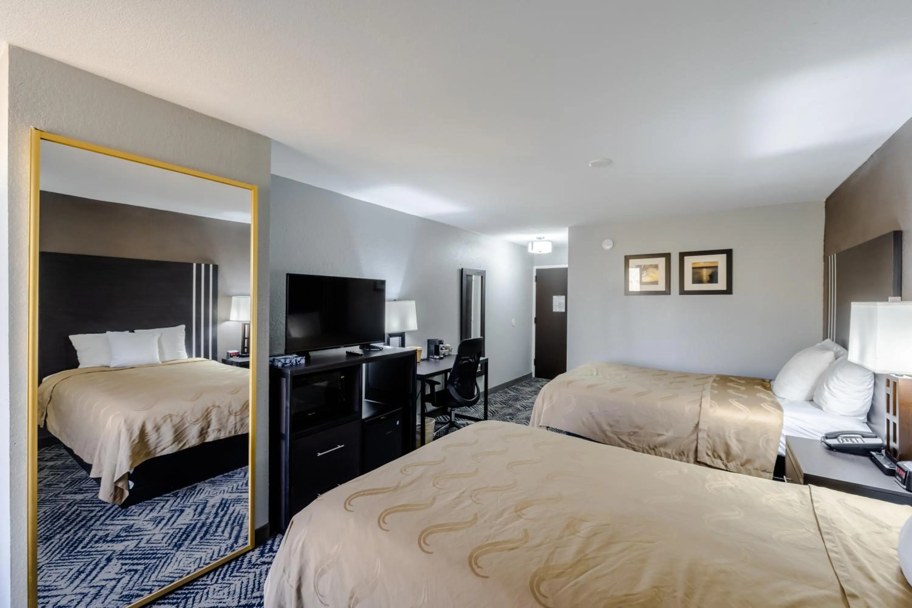 Bed in Quality Inn Olive Branch - Memphis South