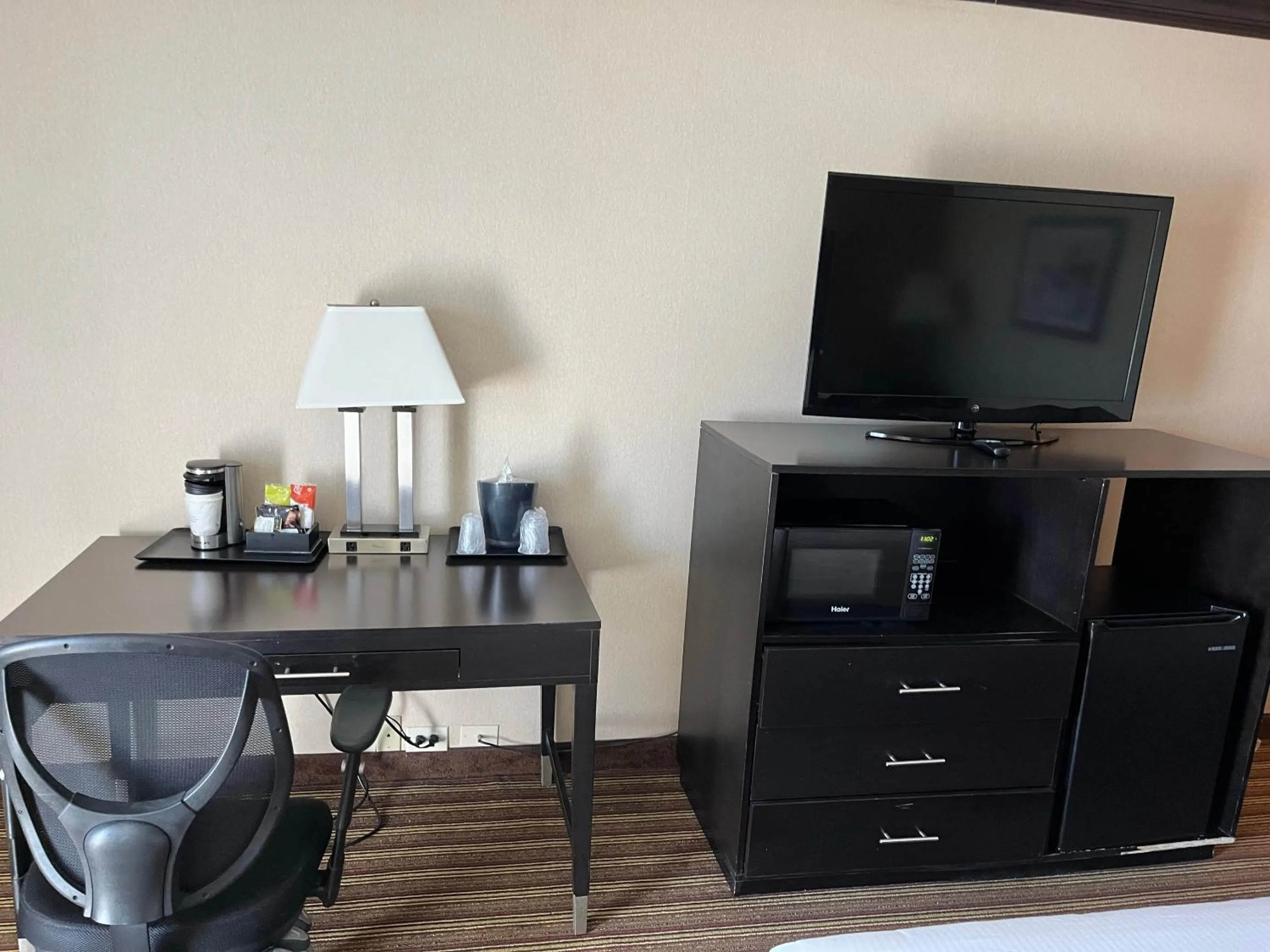 TV and multimedia in Wyndham Garden Schaumburg Chicago Northwest