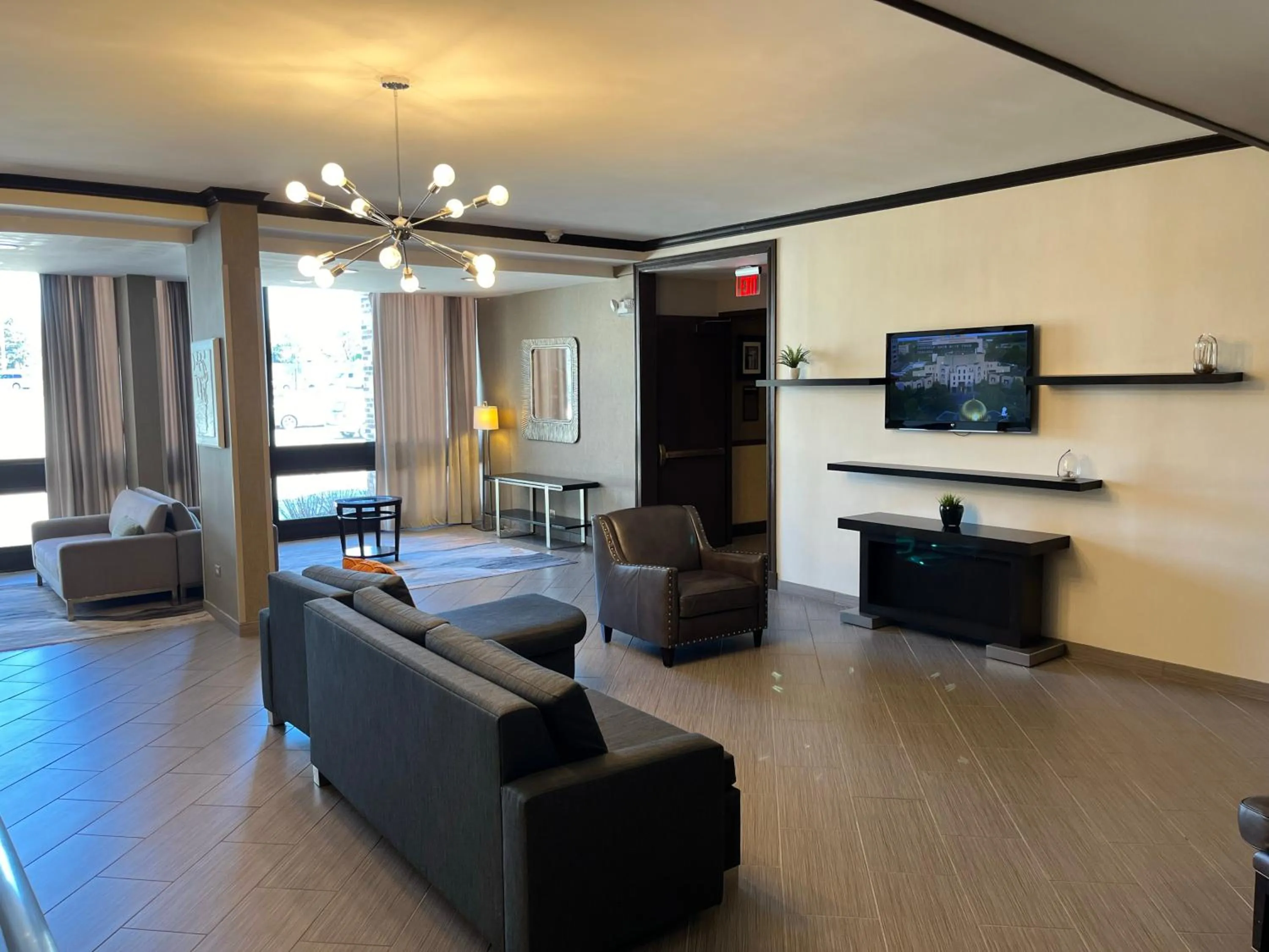 Seating area in Wyndham Garden Schaumburg Chicago Northwest