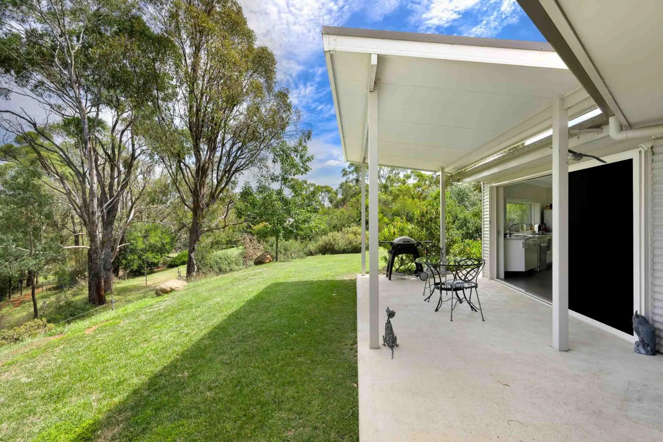 BBQ facilities in Lakeview Luxury Retreat