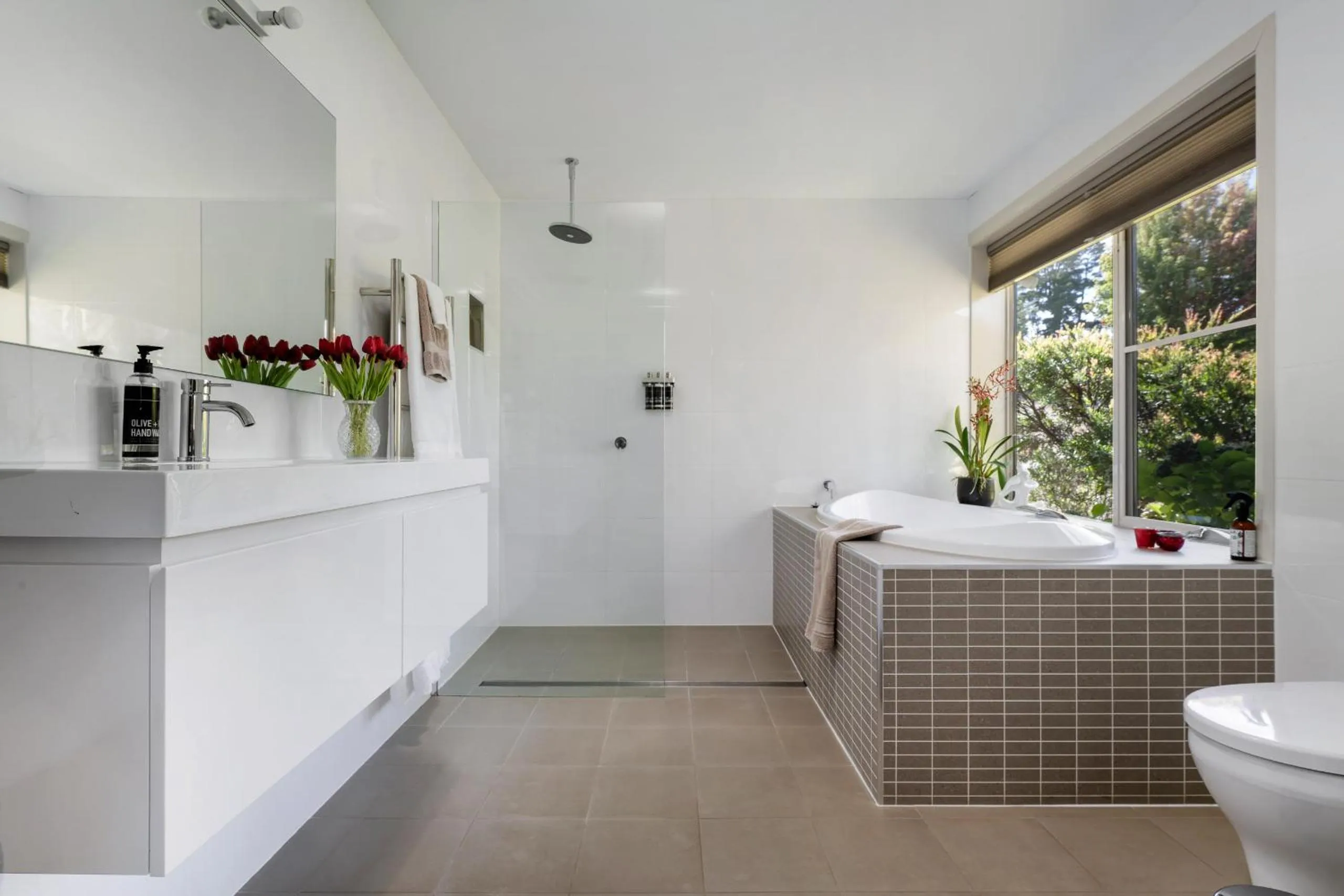 Shower in Lakeview Luxury Retreat