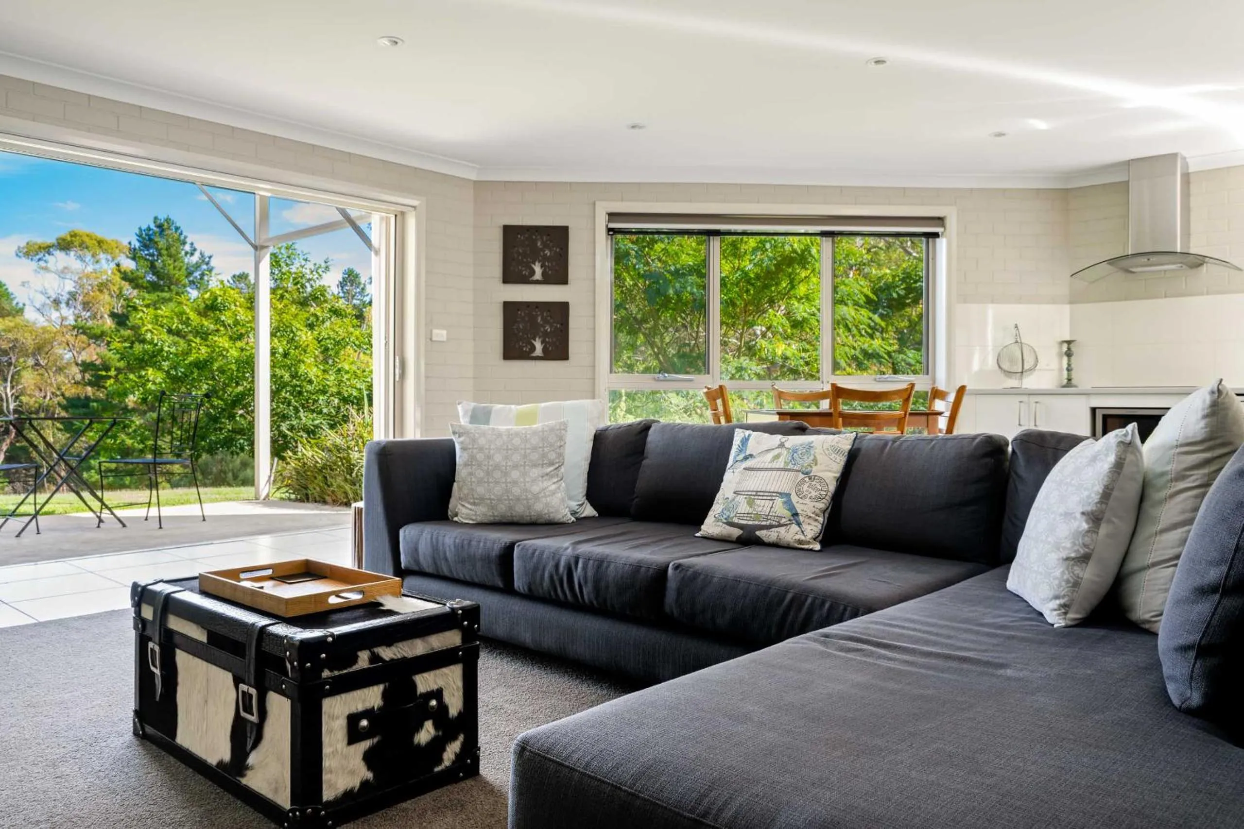 Garden in Lakeview Luxury Retreat