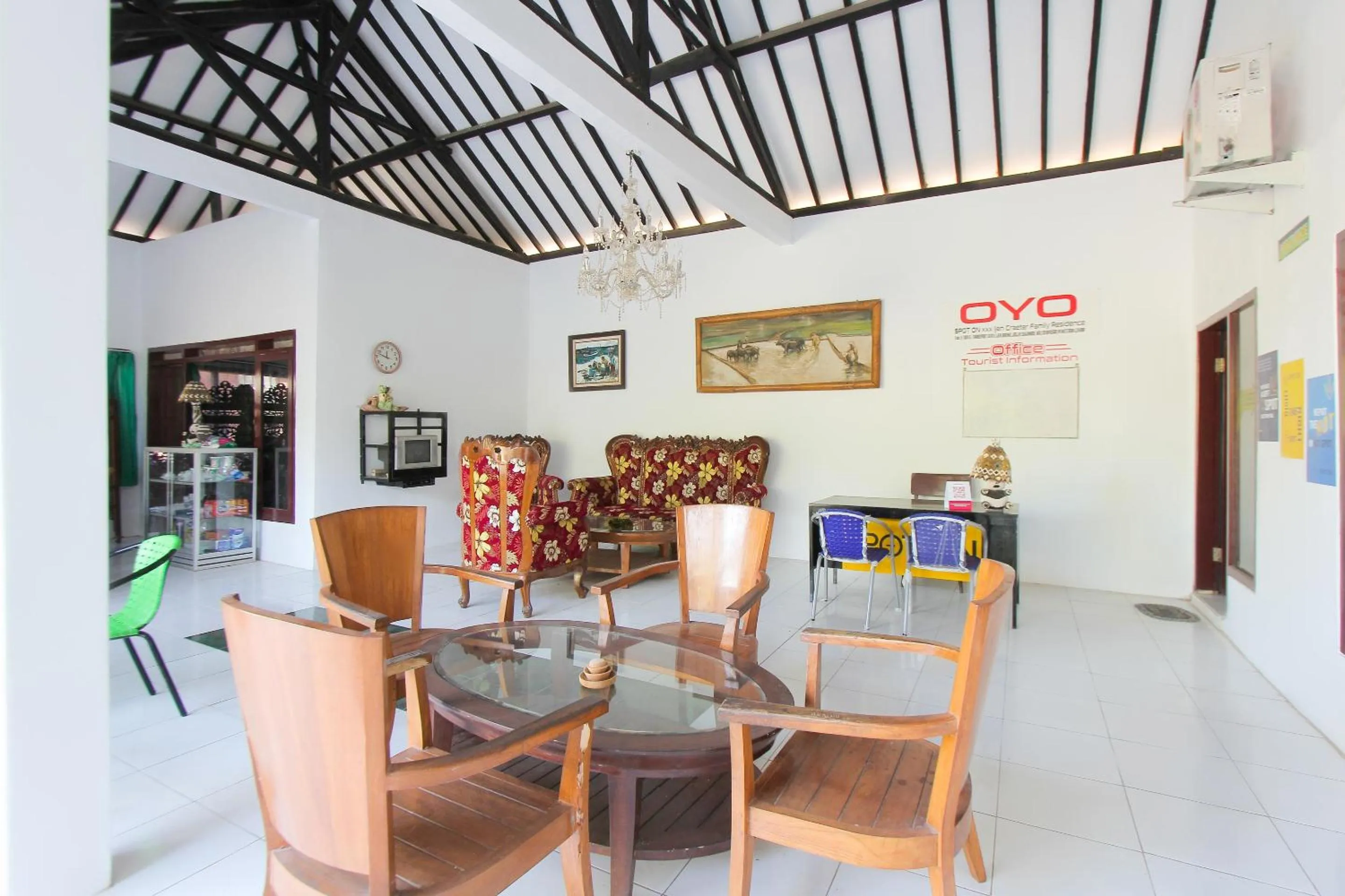 Lobby or reception in Hotel O Zam Zam Family Syariah