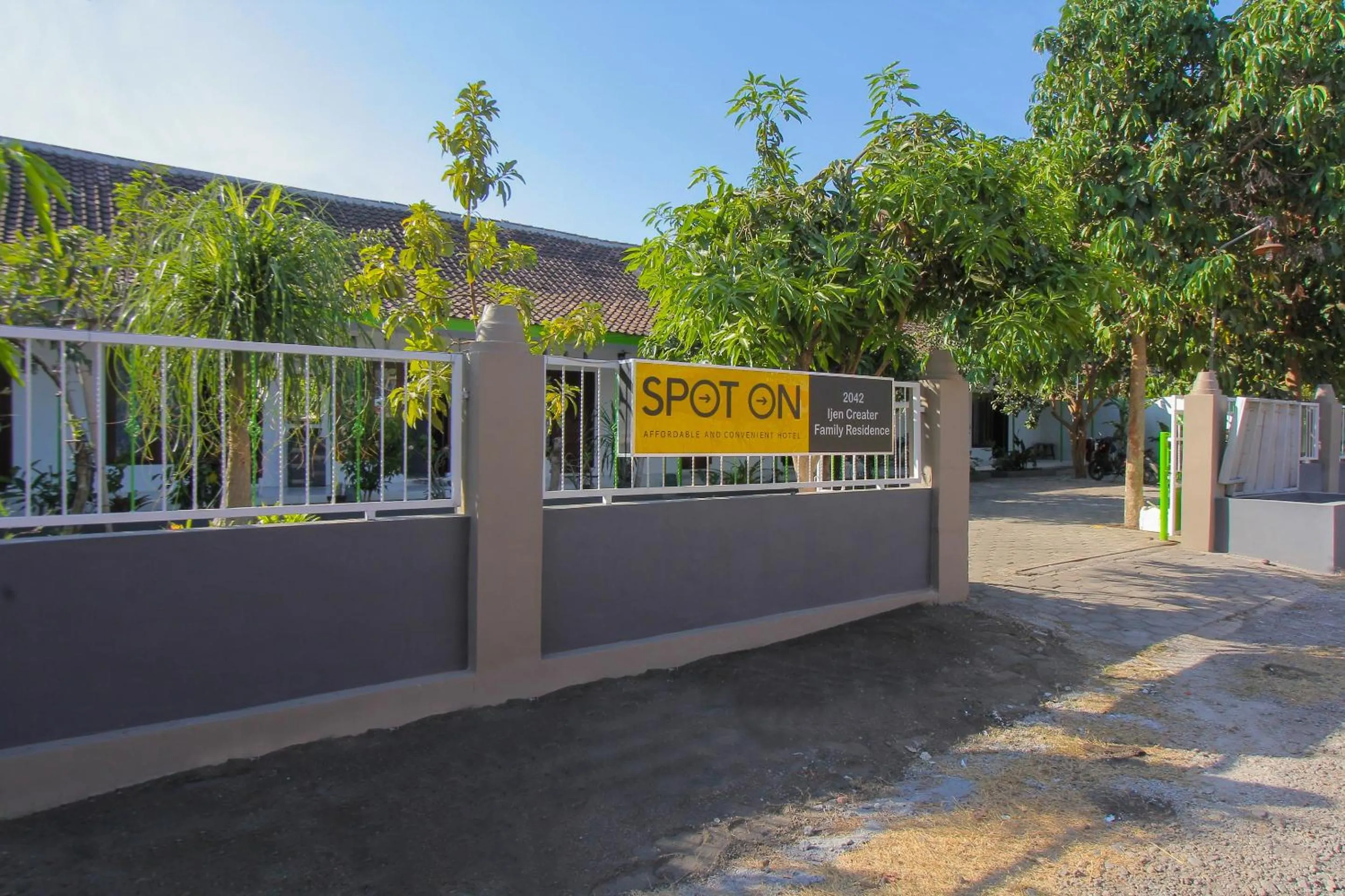 Facade/entrance in Hotel O Zam Zam Family Syariah