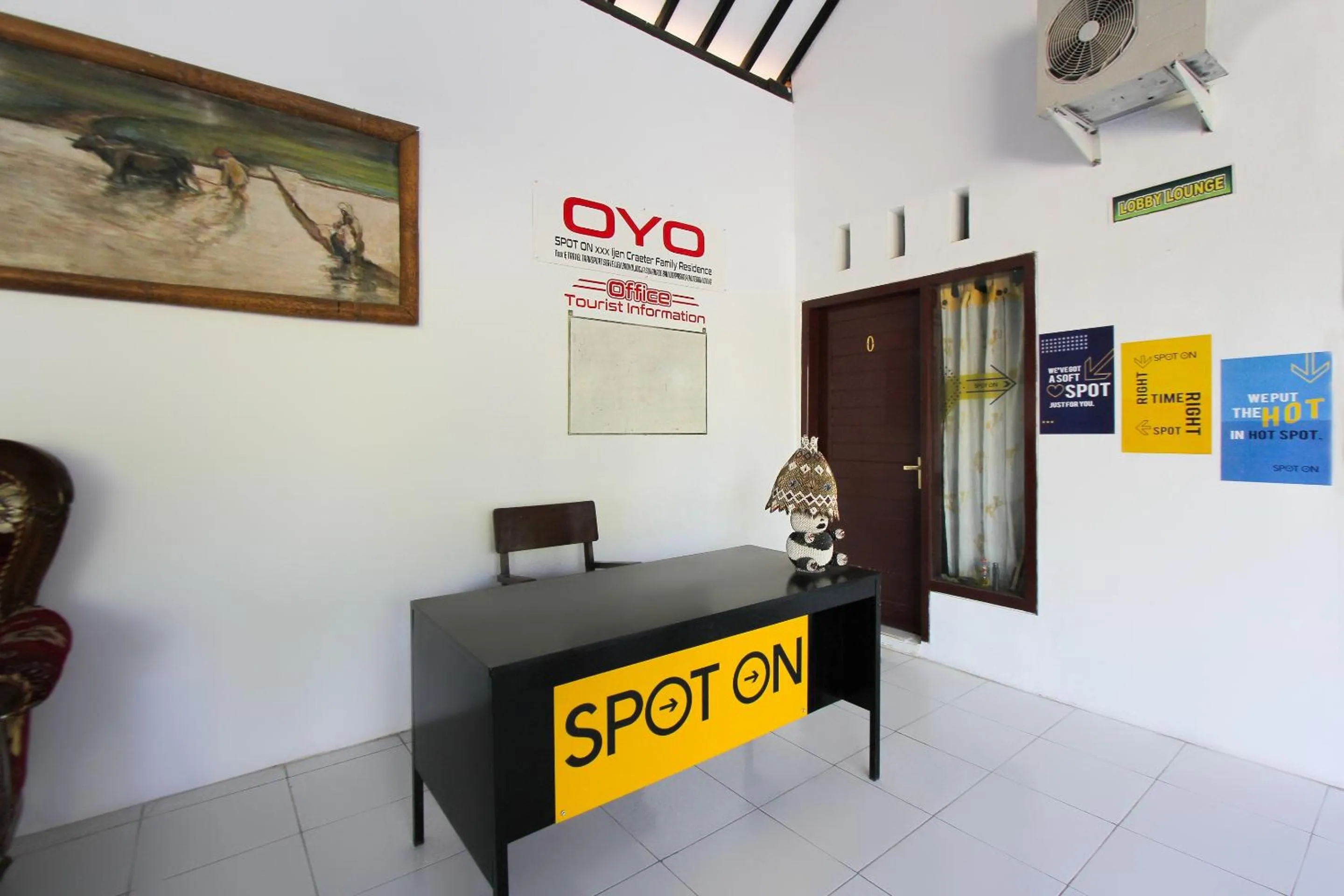 Lobby or reception in Hotel O Zam Zam Family Syariah