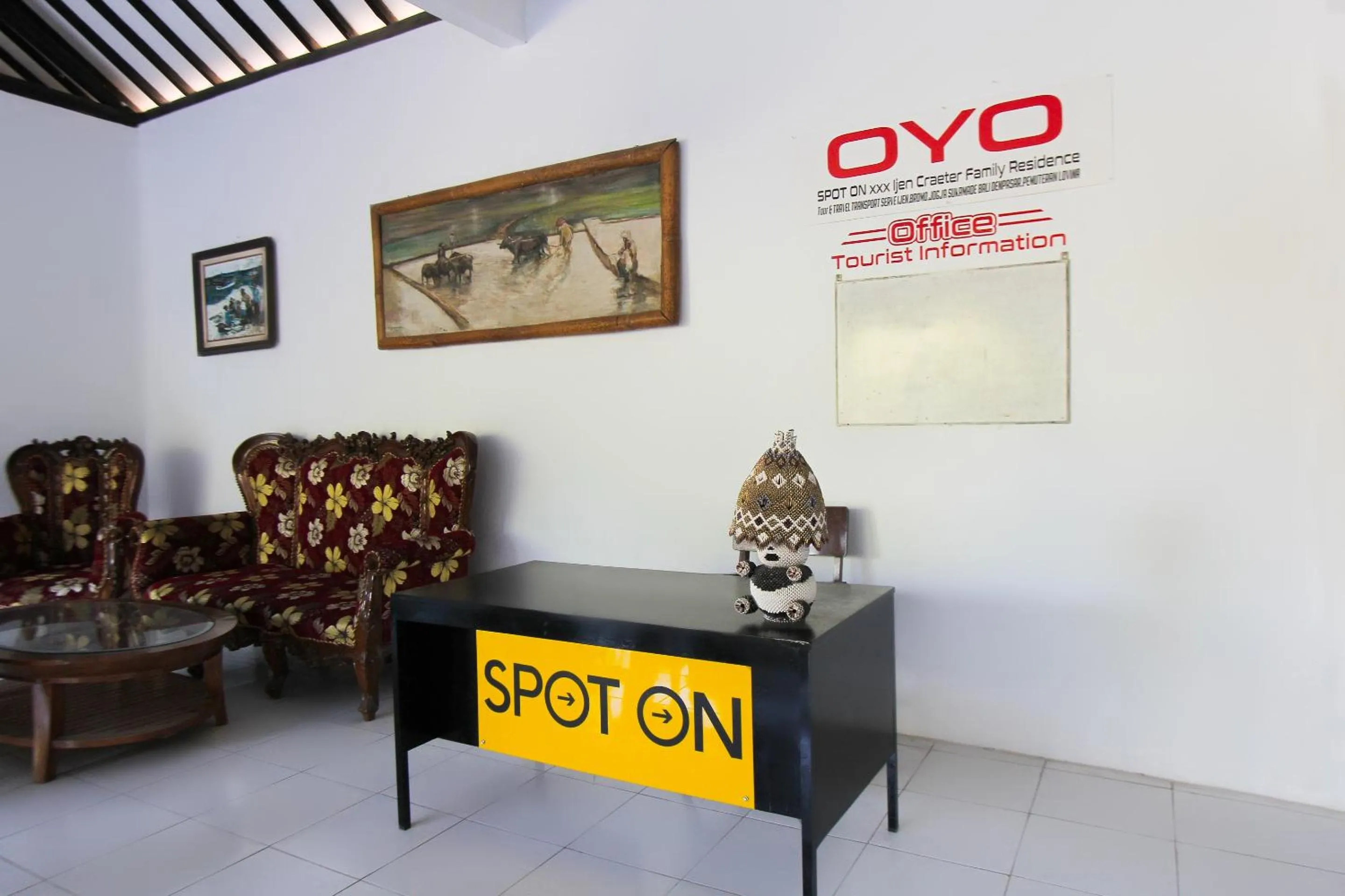 Lobby or reception in Hotel O Zam Zam Family Syariah