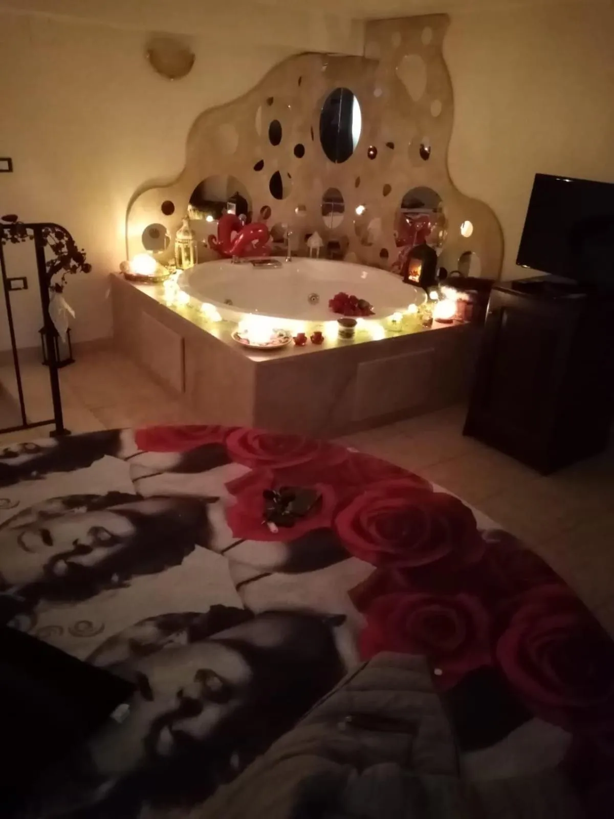 Swimming pool, Bed in B&b De Mauro