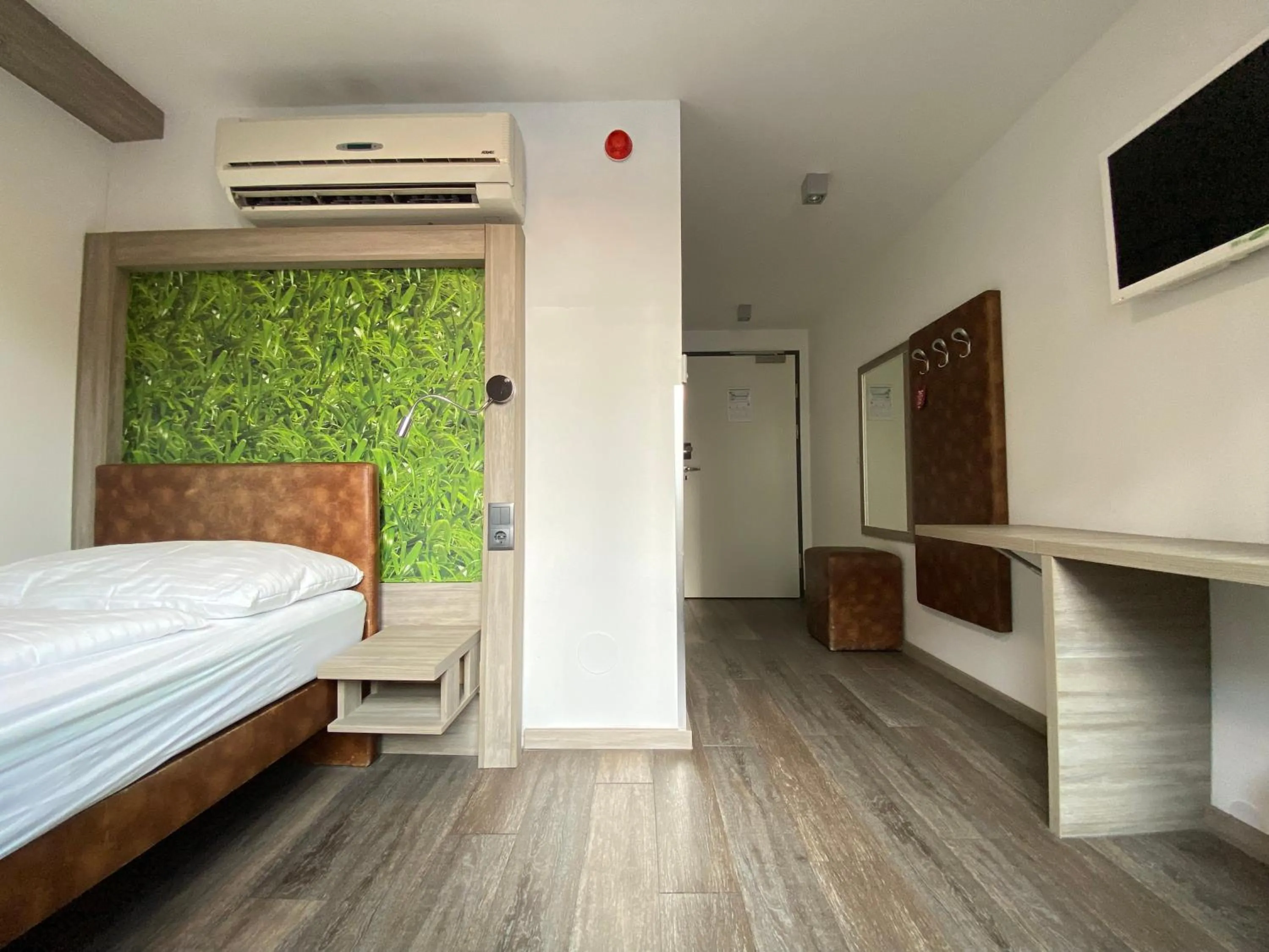Bed in Smart Hotel Schönbrunn with free parking
