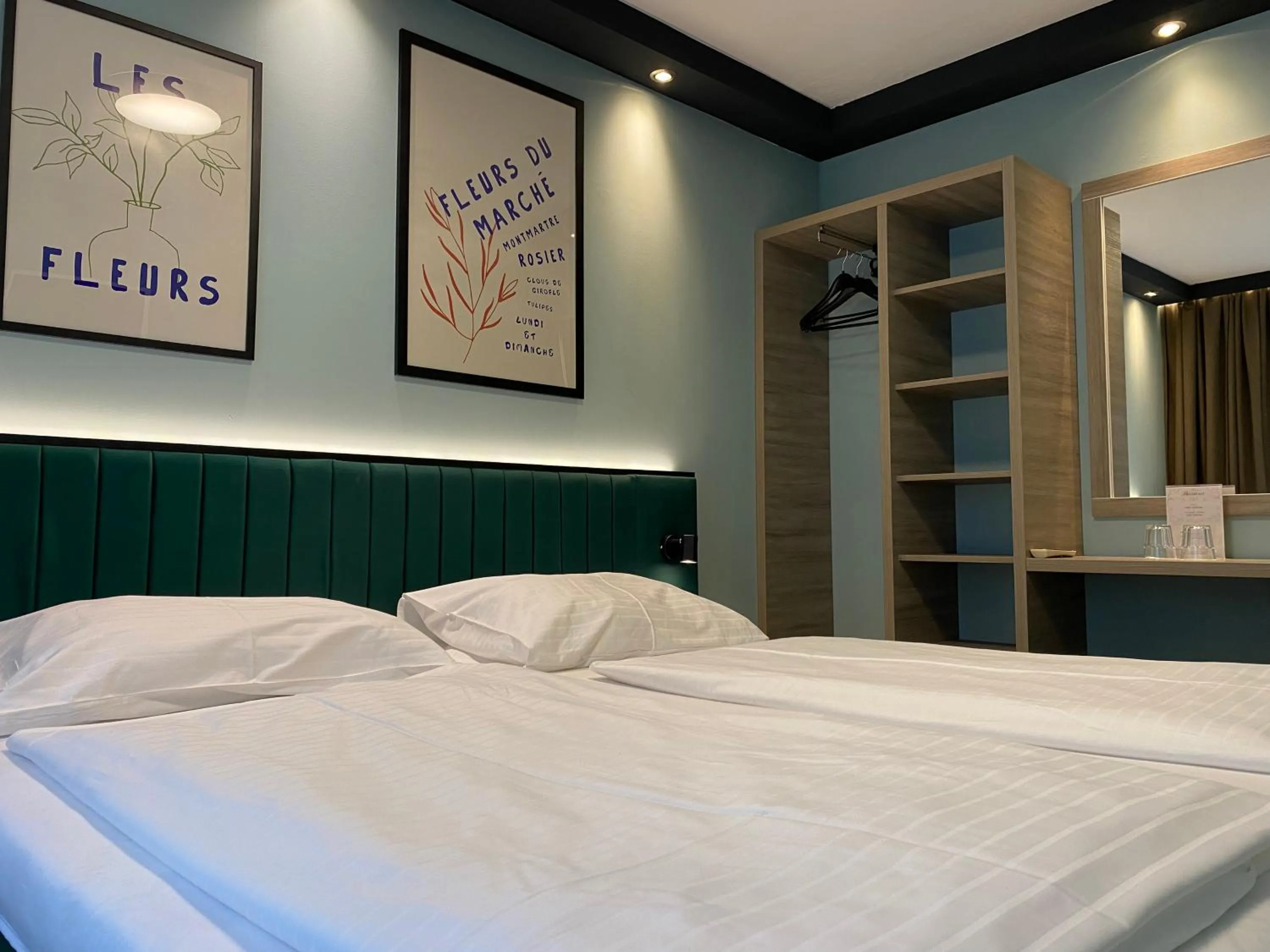 Bed in Smart Hotel Schönbrunn with free parking