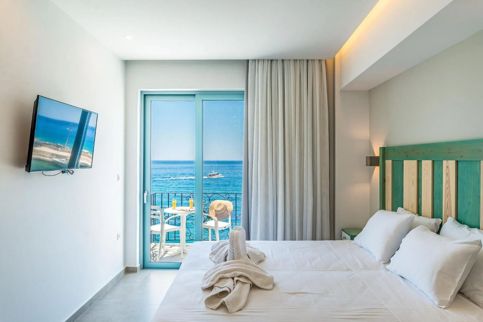 Sea view, Bed in Samaria by the Sea