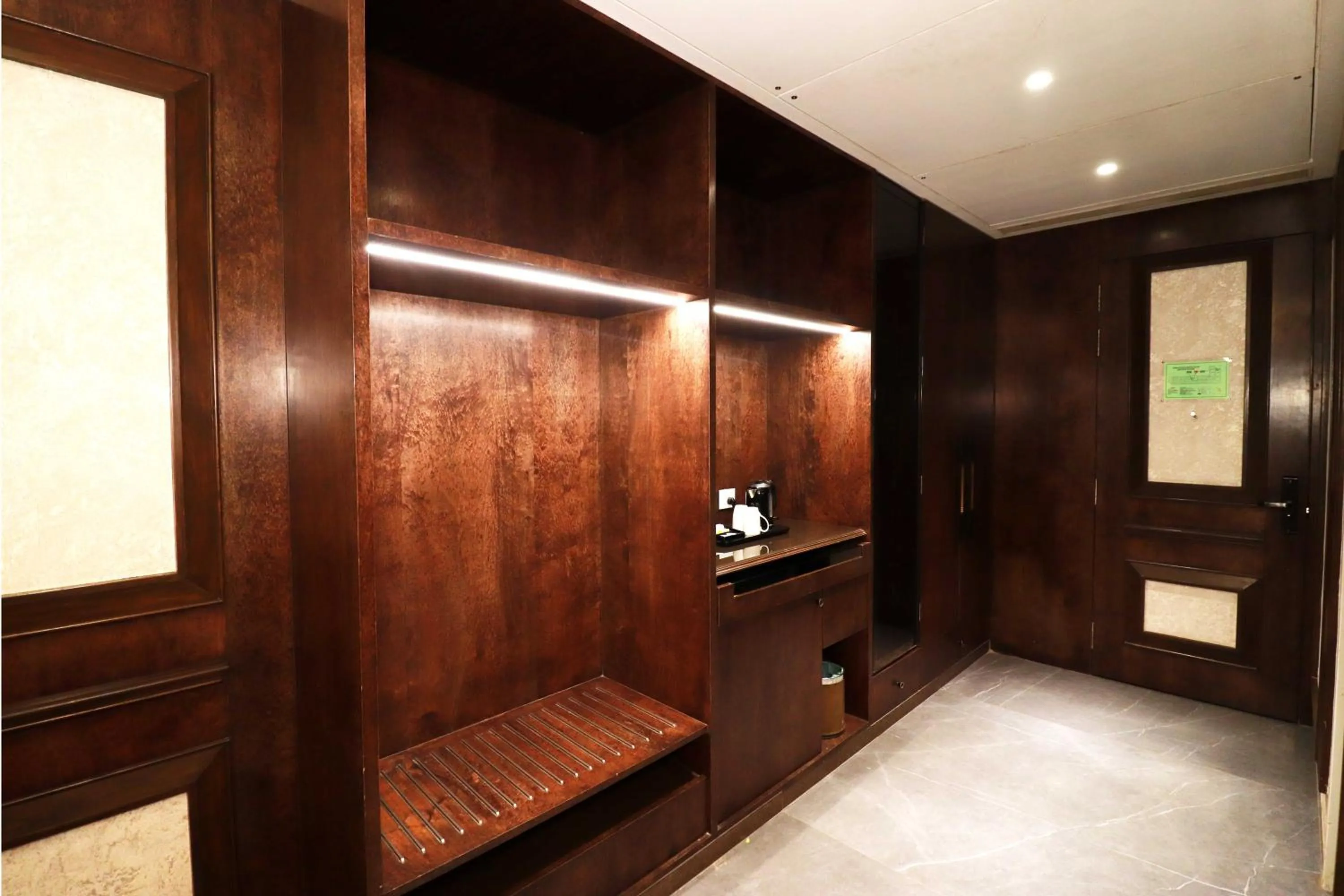 Communal lounge/ TV room in Seven Eleven Hotels and Club