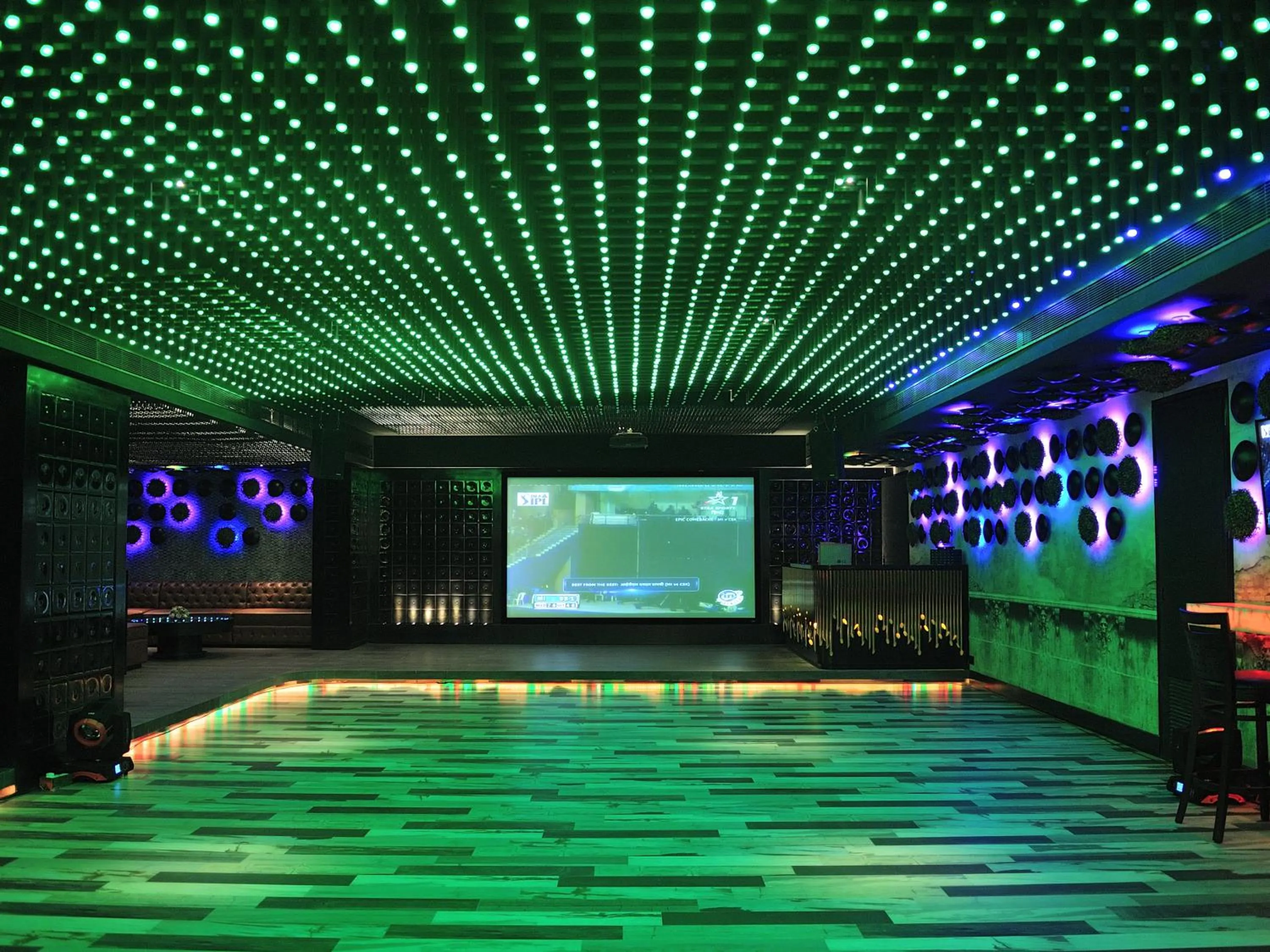 Nightclub / DJ in Seven Eleven Hotels and Club