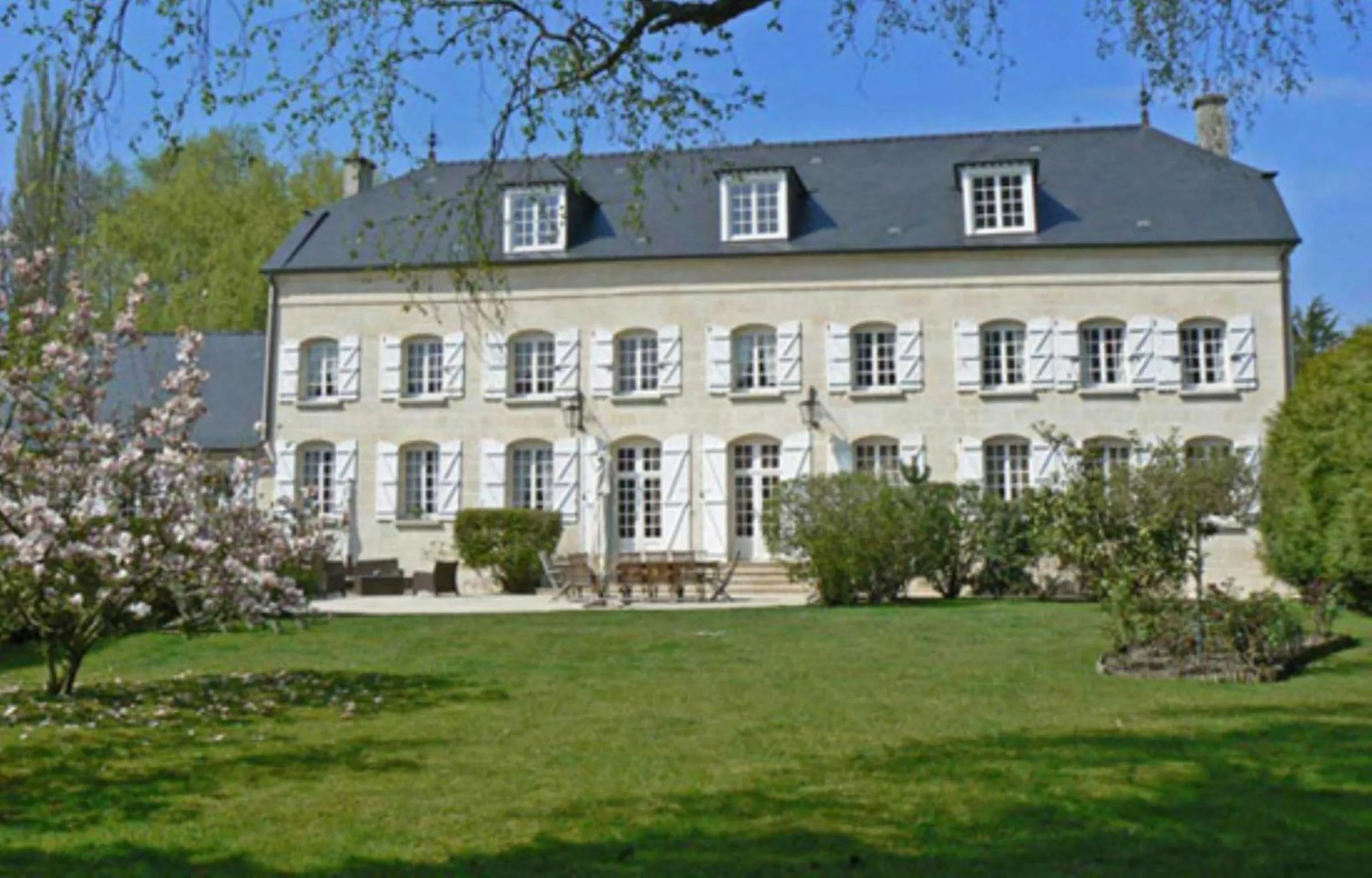 Property building in Moulin Royale