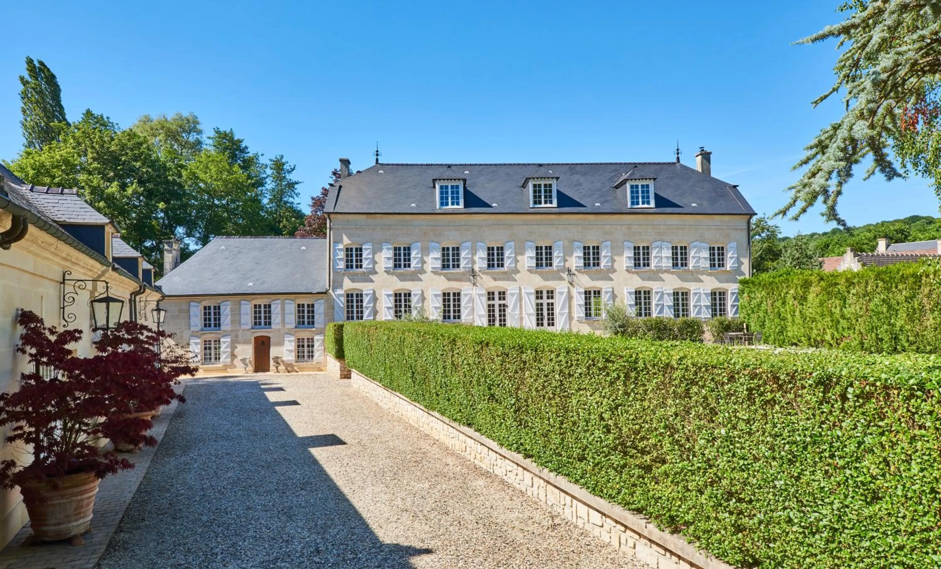 Property building in Moulin Royale