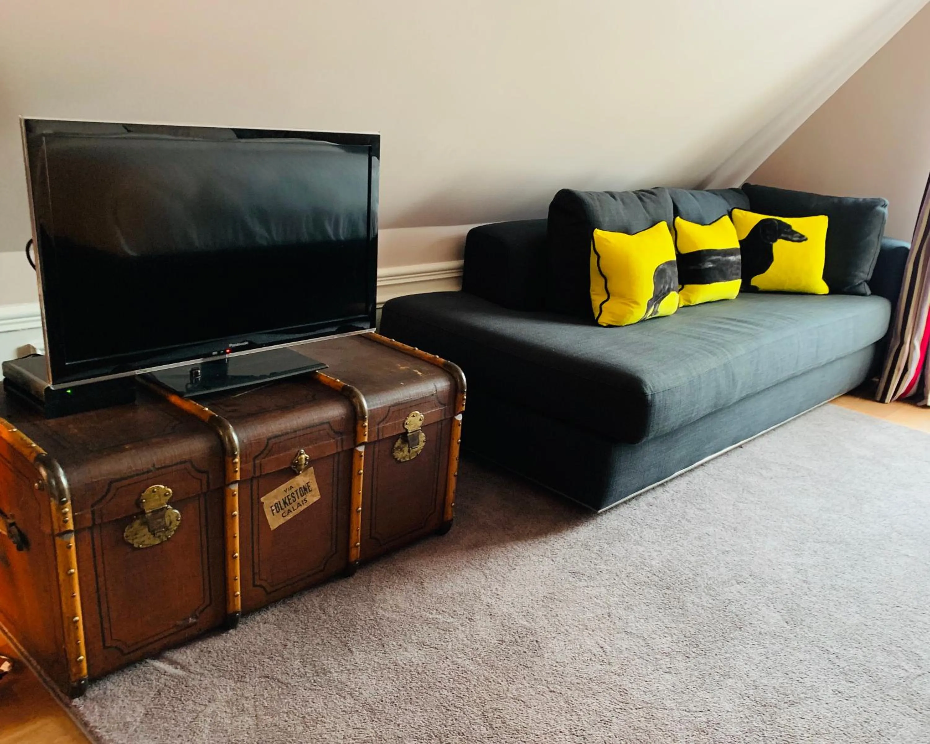 TV and multimedia in Moulin Royale