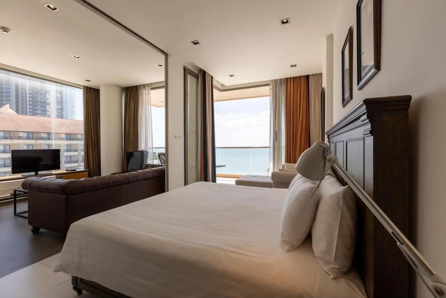 Bedroom, Bed in Pattaya Modus Beachfront Resort