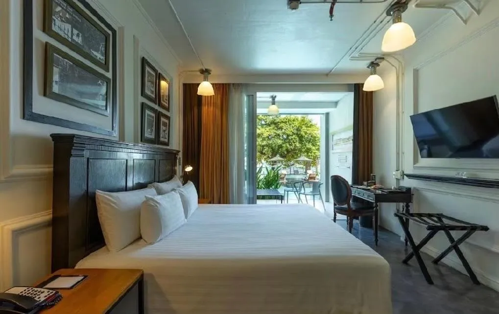 Bed in Pattaya Modus Beachfront Resort