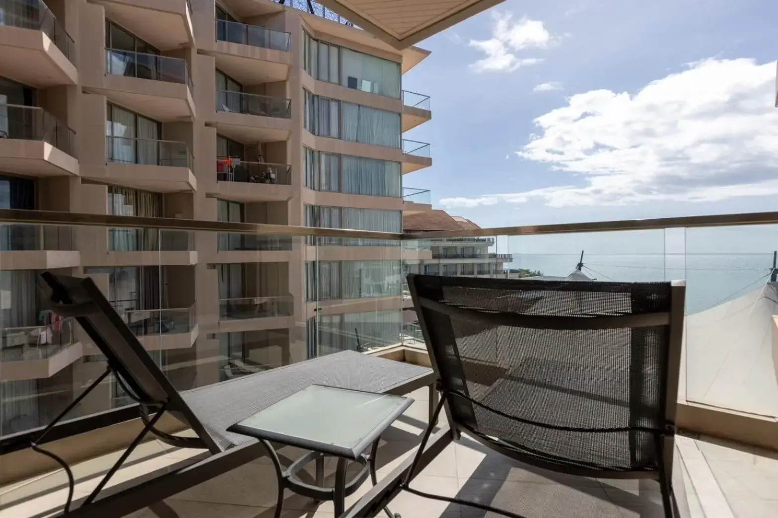 Deluxe Room in Pattaya Modus Beachfront Resort Deluxe Room in Pattaya Modus Beachfront Resort