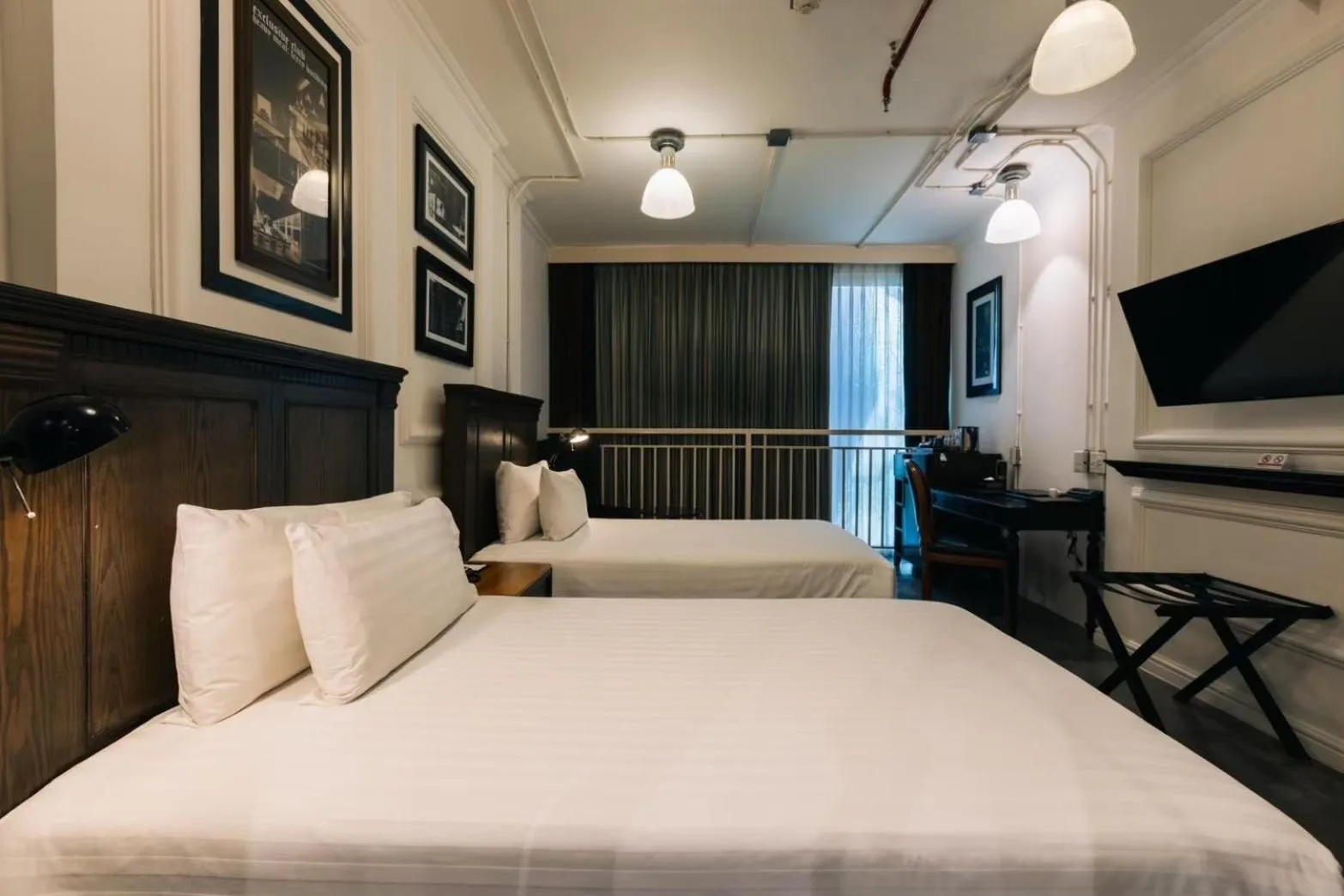 Bed in Pattaya Modus Beachfront Resort