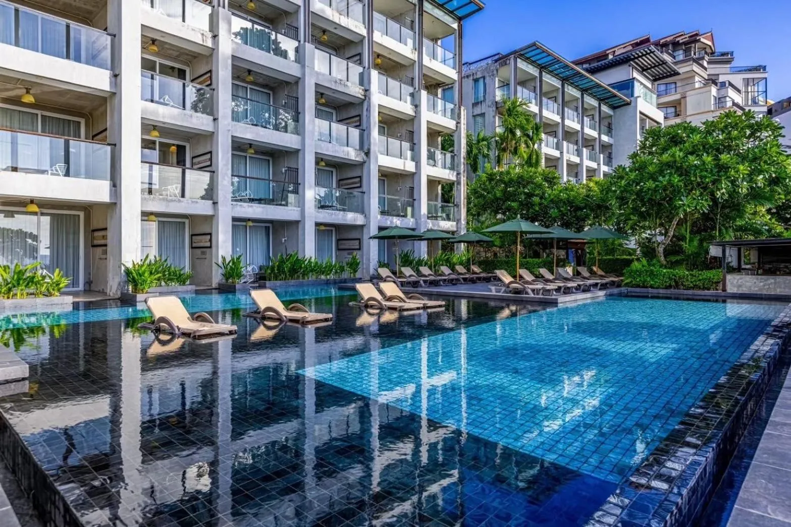 Swimming pool in Pattaya Modus Beachfront Resort