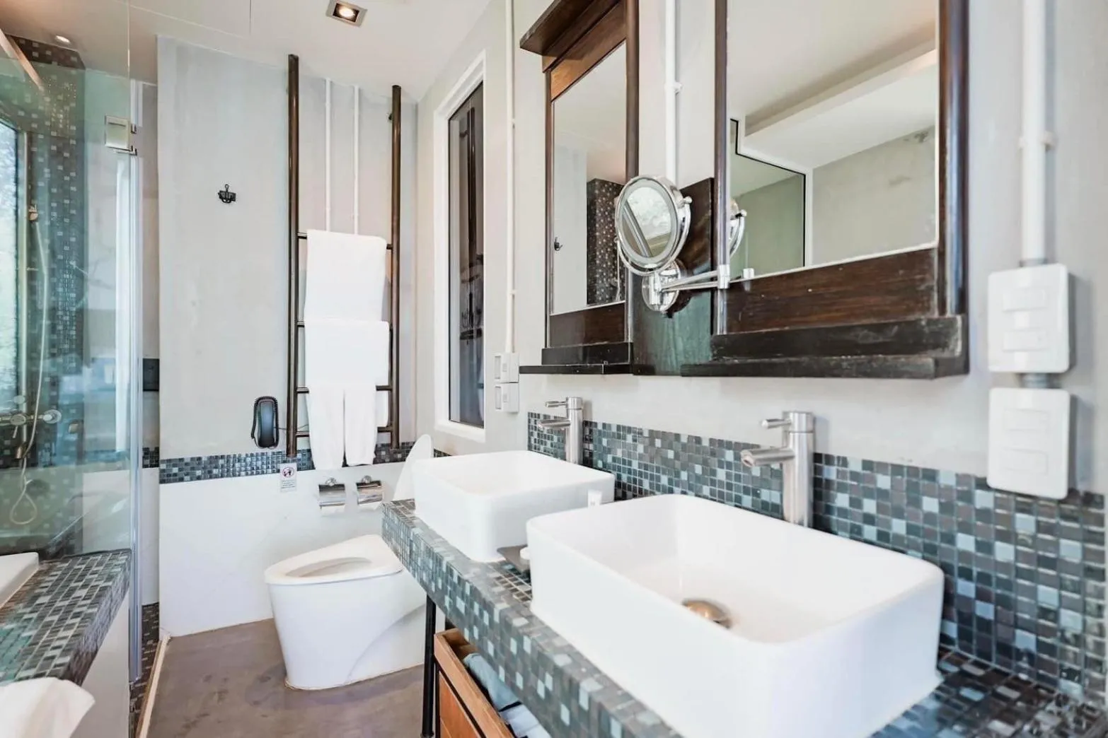 Toilet in Pattaya Modus Beachfront Resort