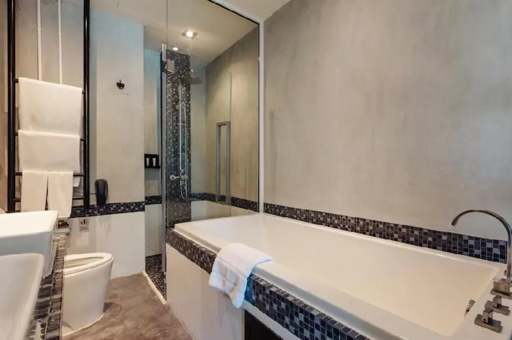 Toilet in Pattaya Modus Beachfront Resort