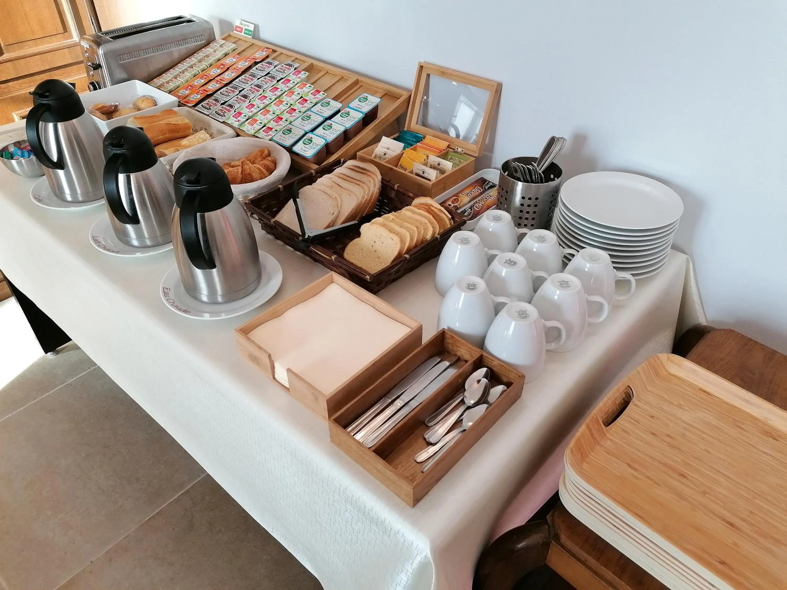 Breakfast in Hôtel Le Dormeux