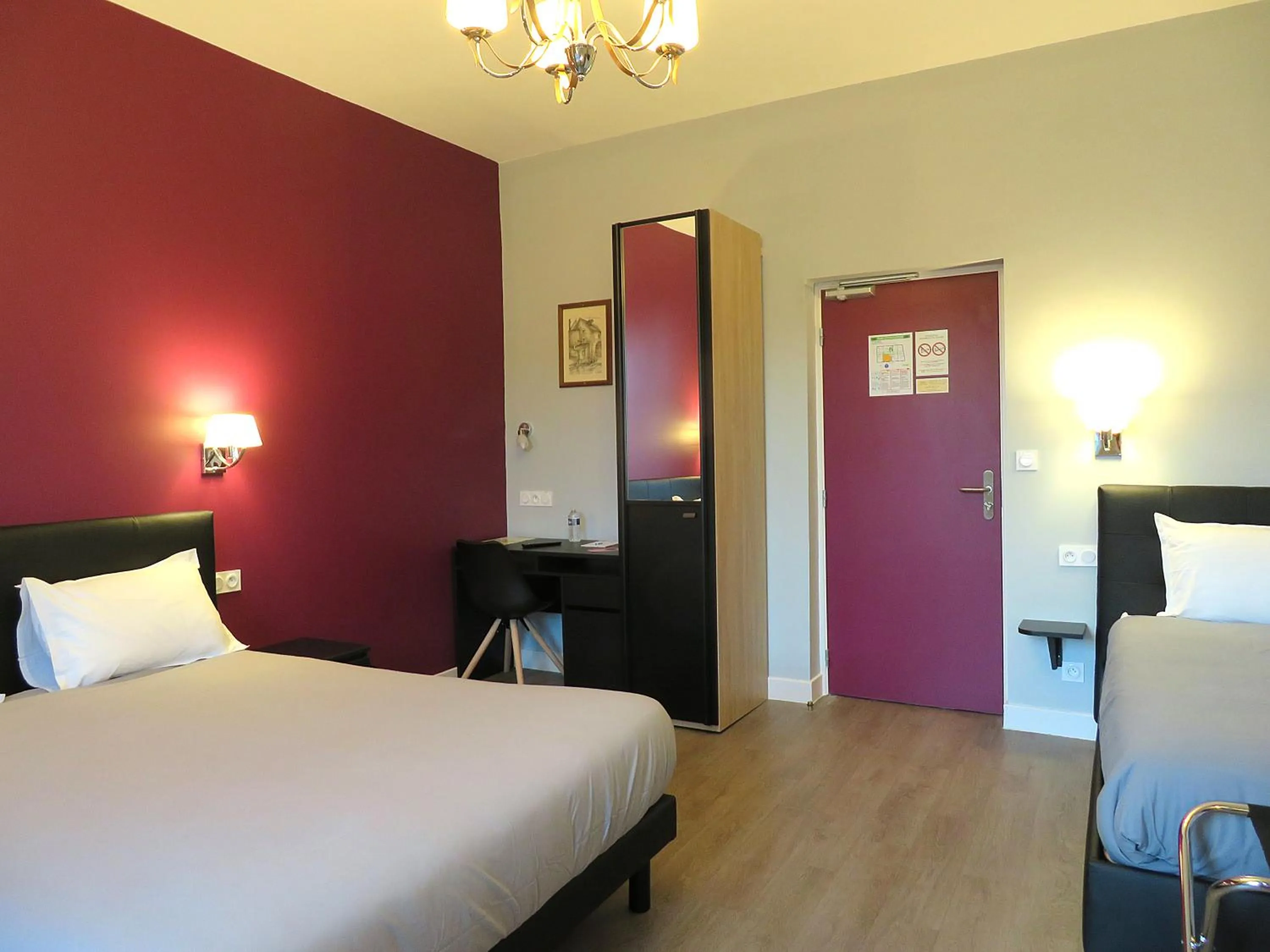 Bedroom, Bed in Hôtel Le Dormeux