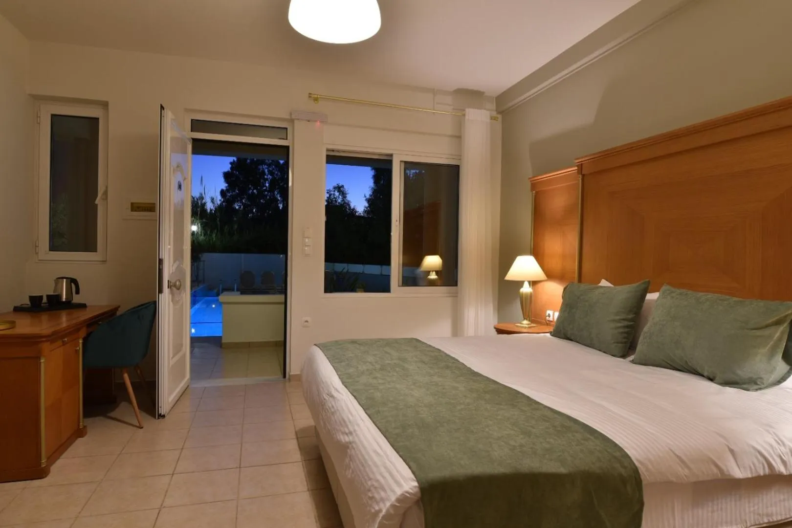 Photo of the whole room, Bed in Okeanis II