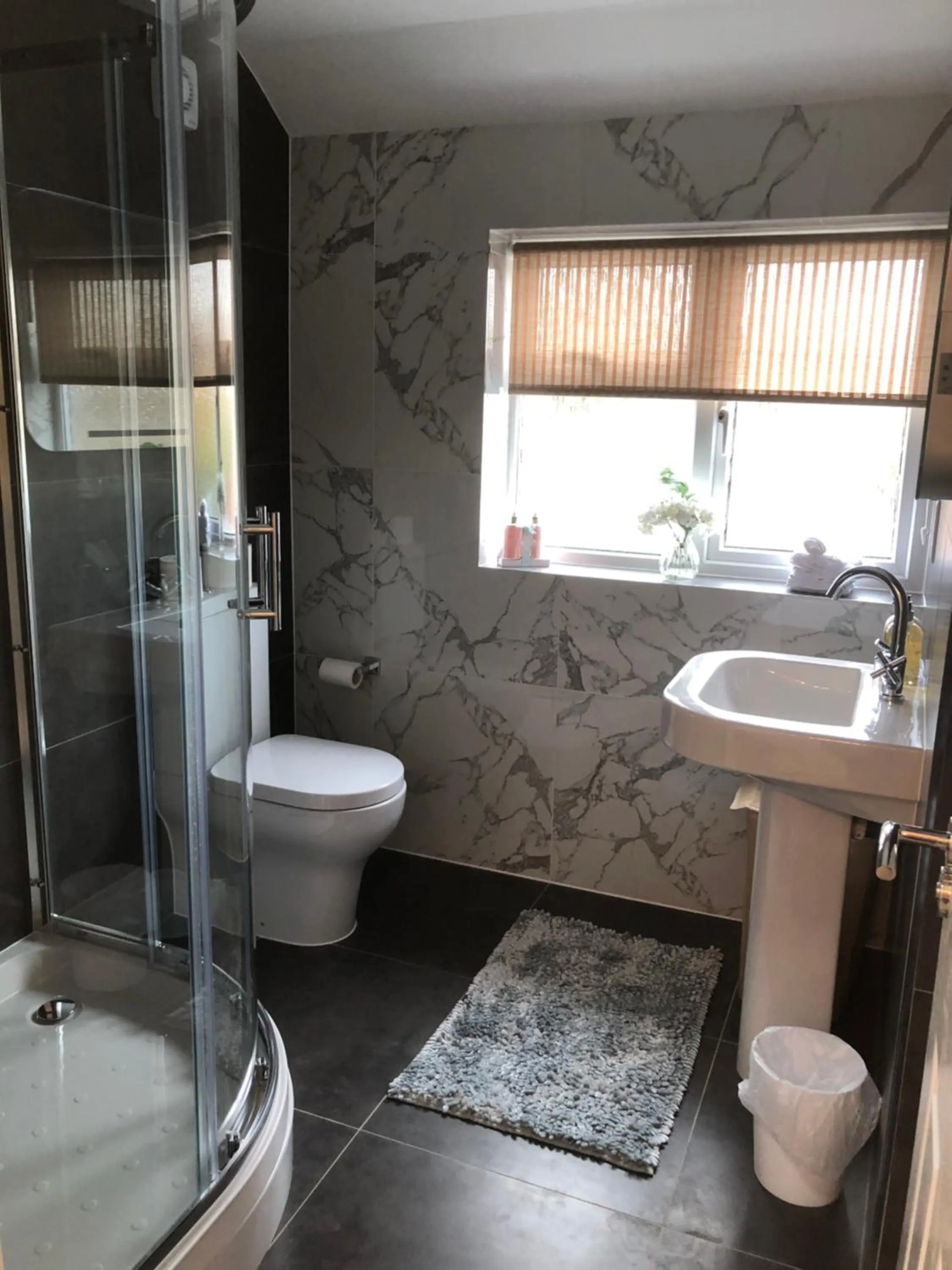 Shower in South Avenue B&B