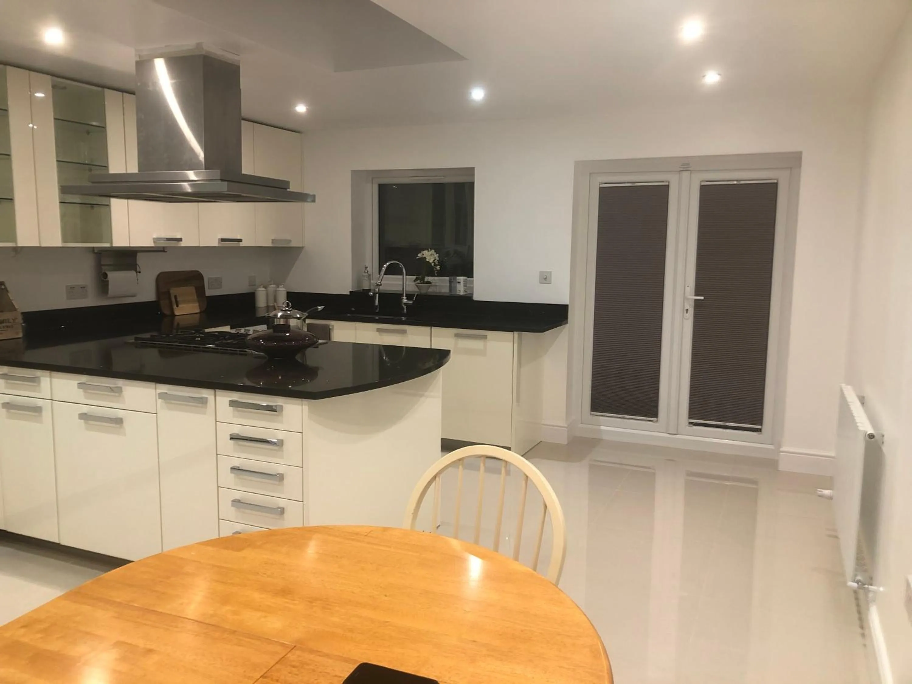 Communal kitchen in South Avenue B&B