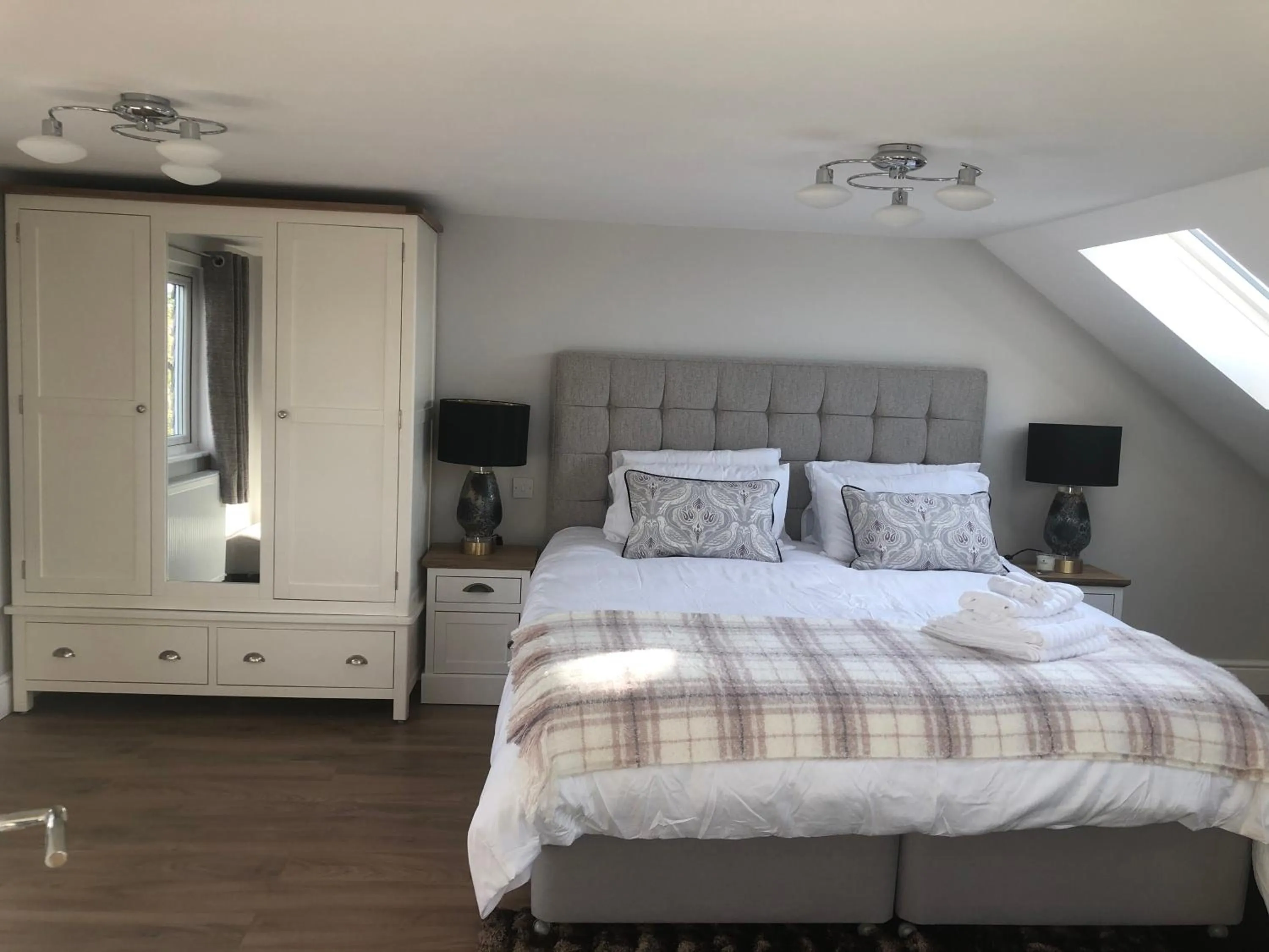 Photo of the whole room, Bed in South Avenue B&B