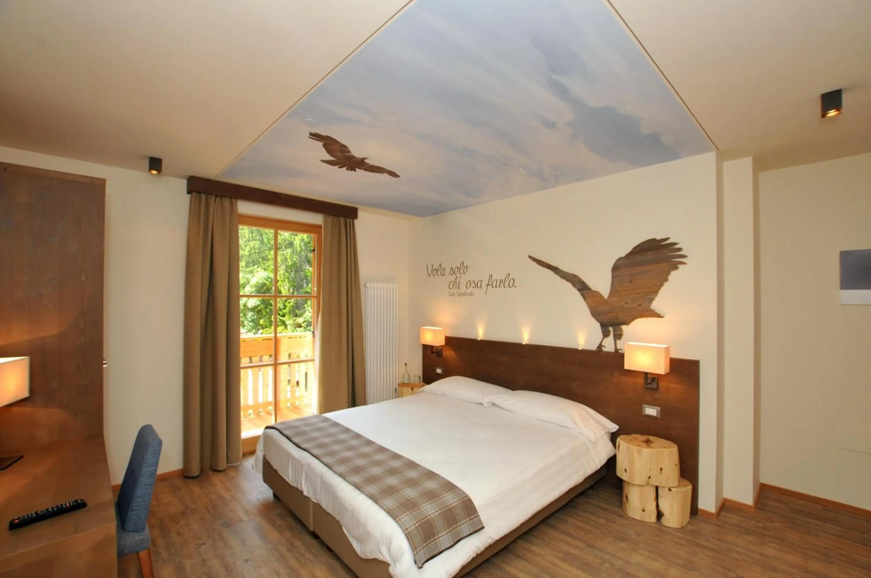 Bedroom in Chalet Tovel - Mountain Lake