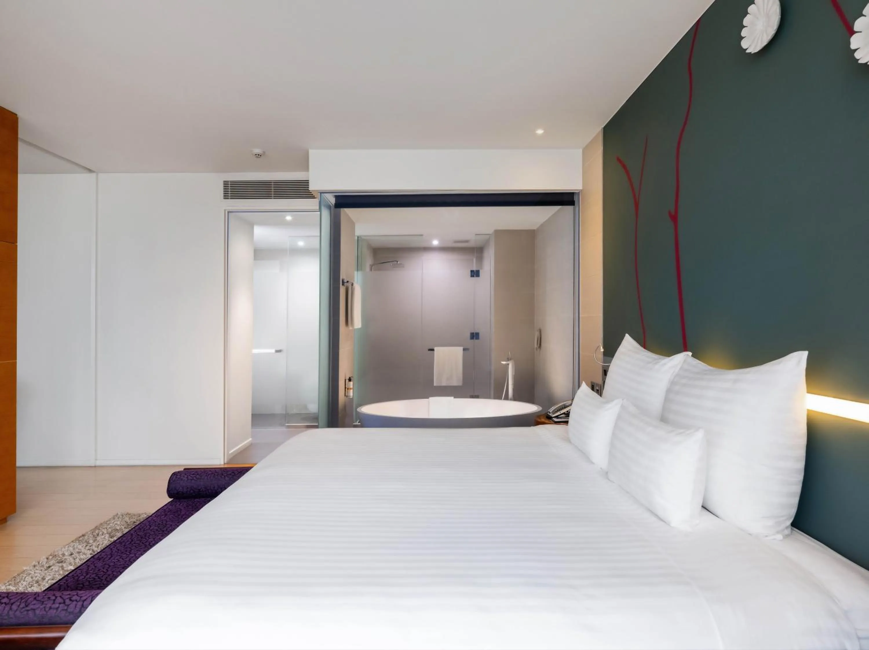 Bed in Pullman Saigon Centre