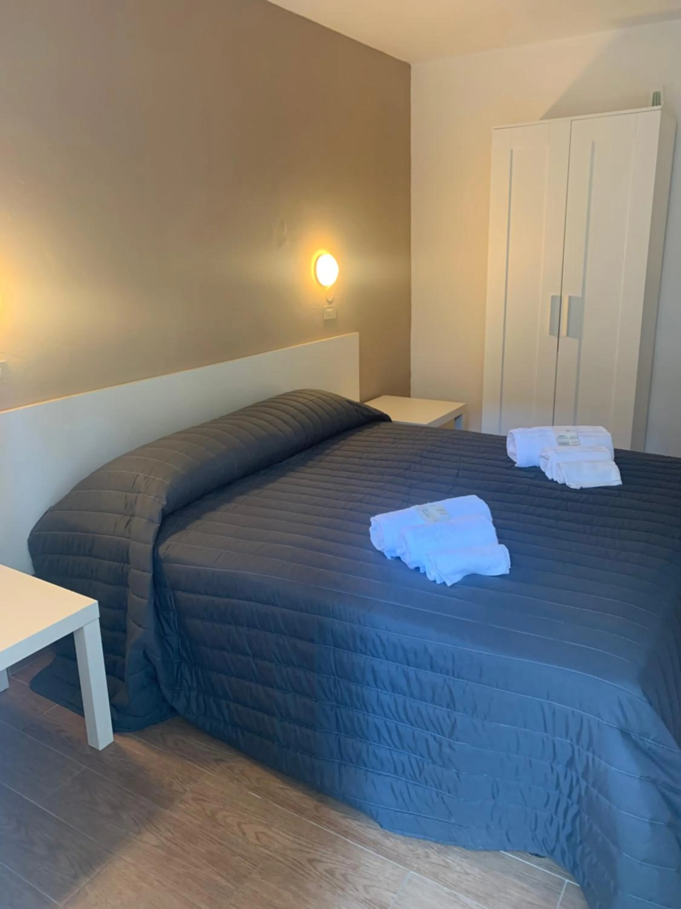 Other, Bed in Hotel Augustus