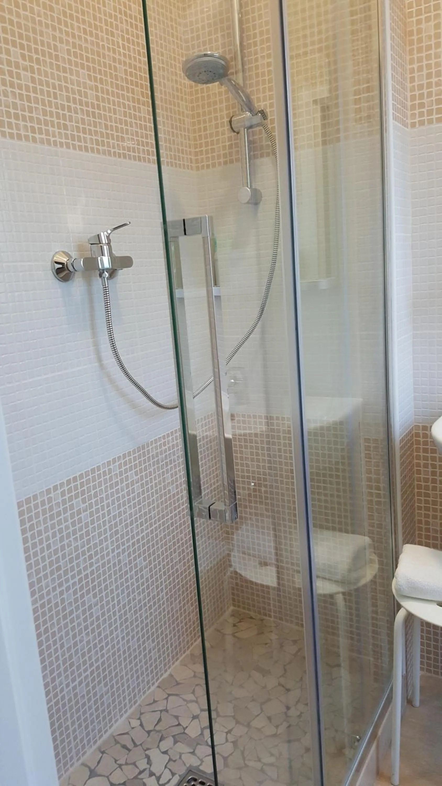 Shower in Hotel Augustus