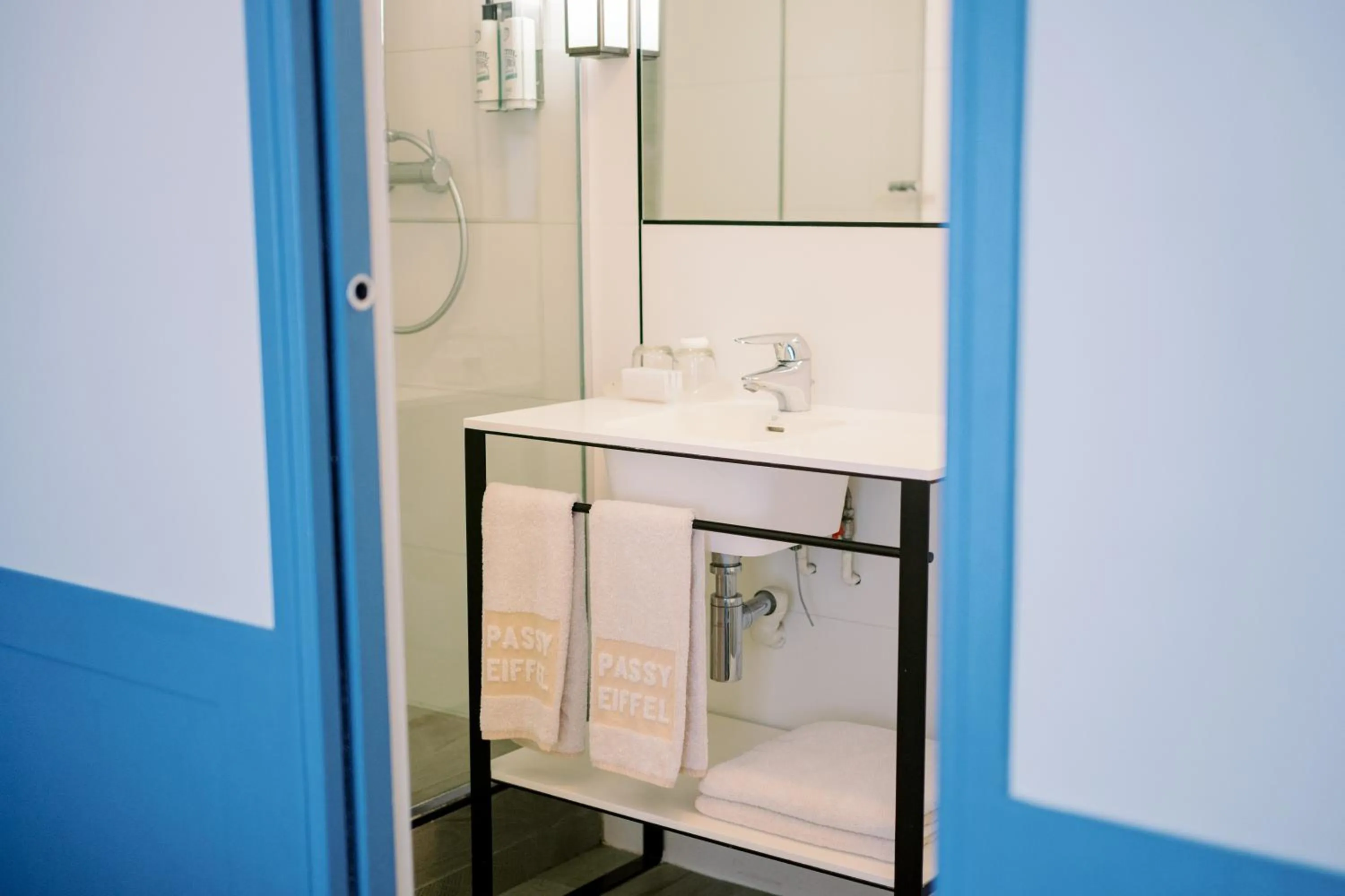 Bathroom in Passy Eiffel