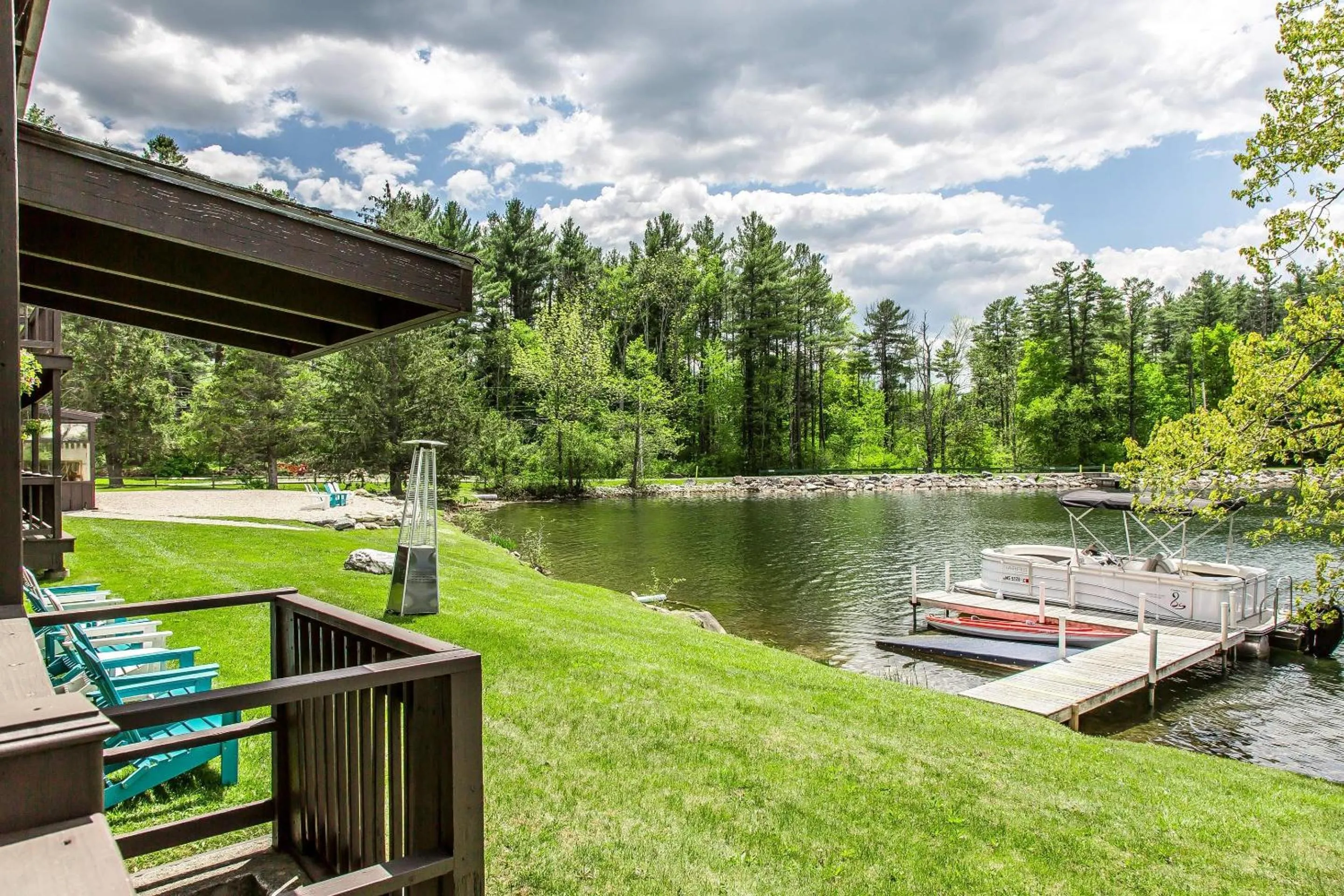 Bedroom in The Black Swan Lee - Lenox, an Ascend Collection Hotel