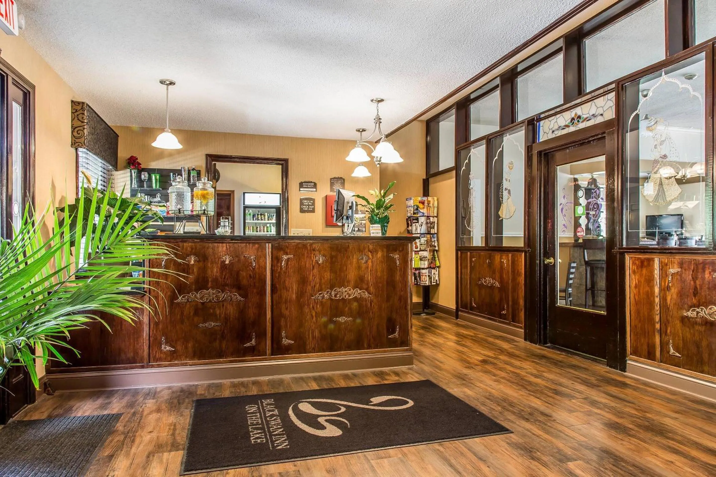 Lobby or reception in The Black Swan Lee - Lenox, an Ascend Collection Hotel