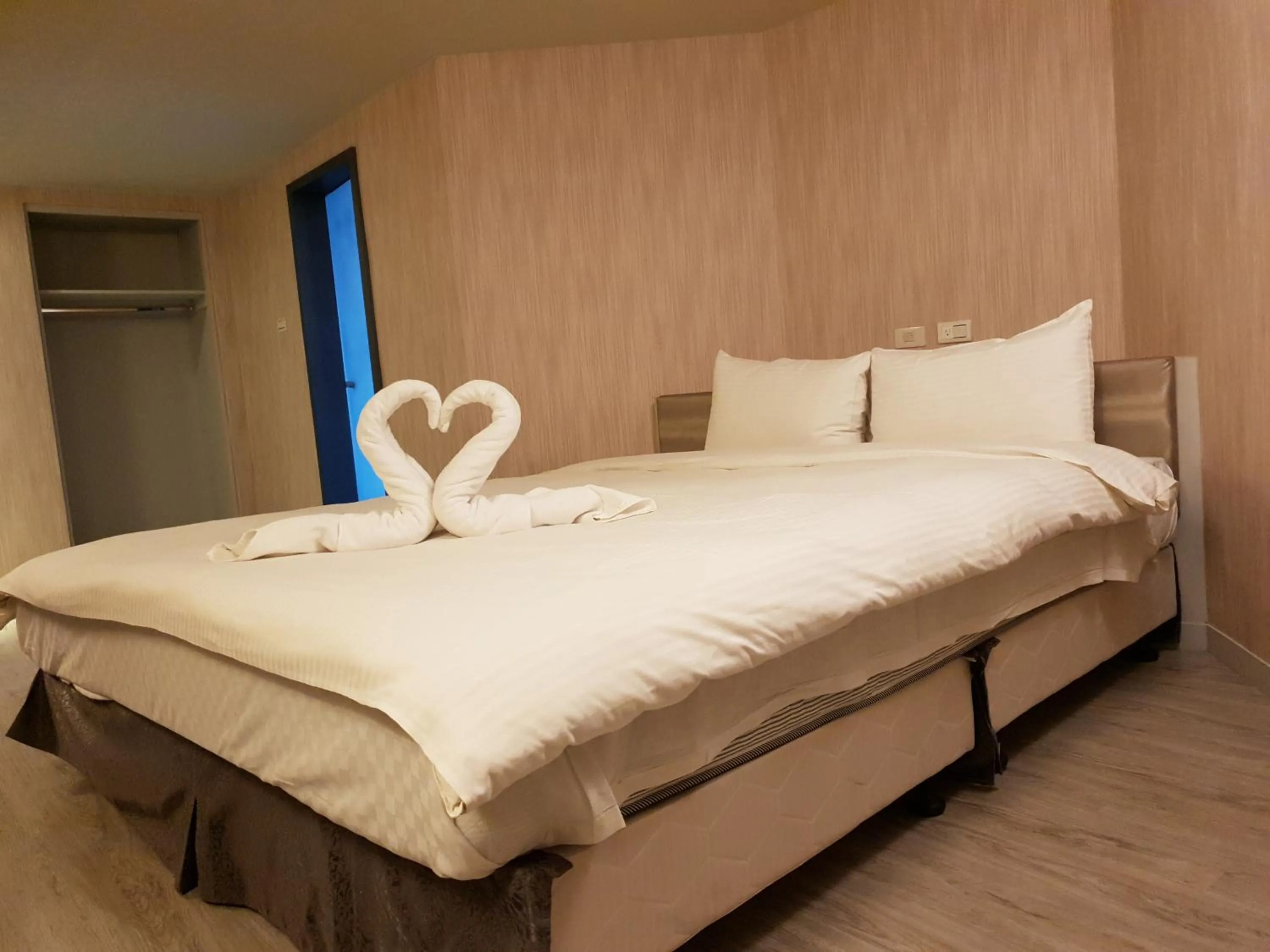 Photo of the whole room, Bed in Walker Hotel - Sanchong