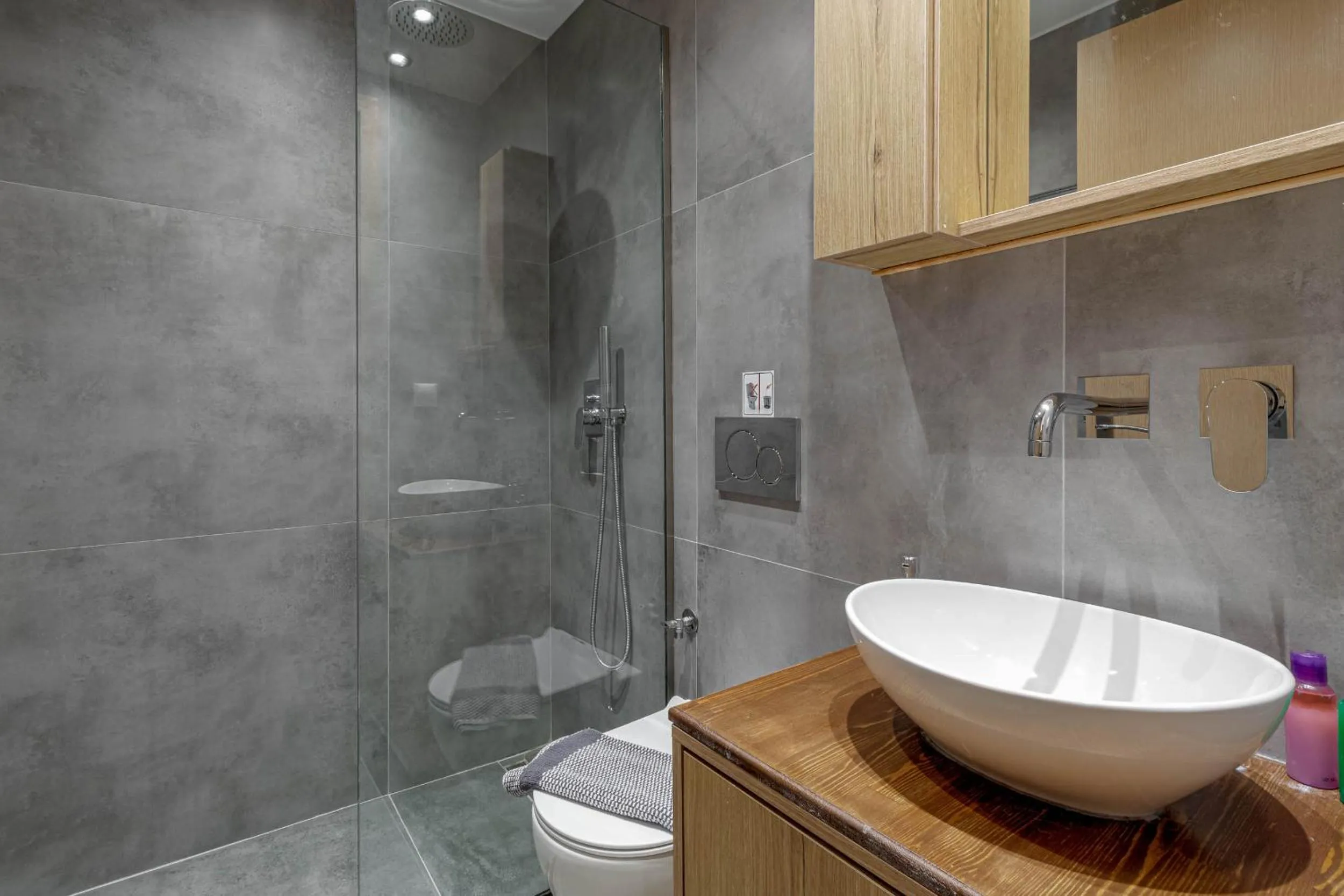 Shower in Ionian Arches