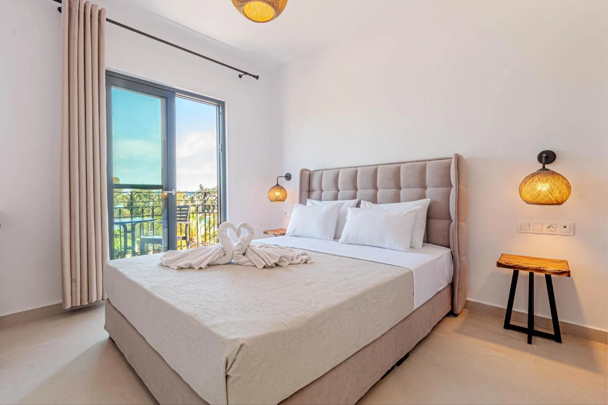 Bed in Ionian Arches