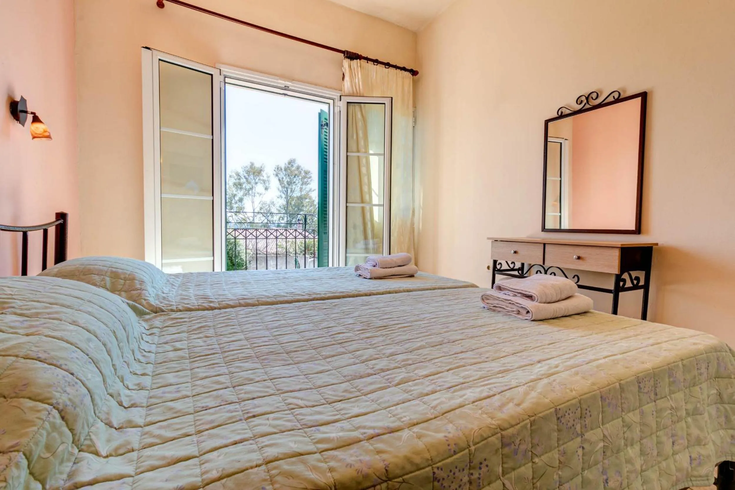 Bedroom, Bed in Ionian Arches