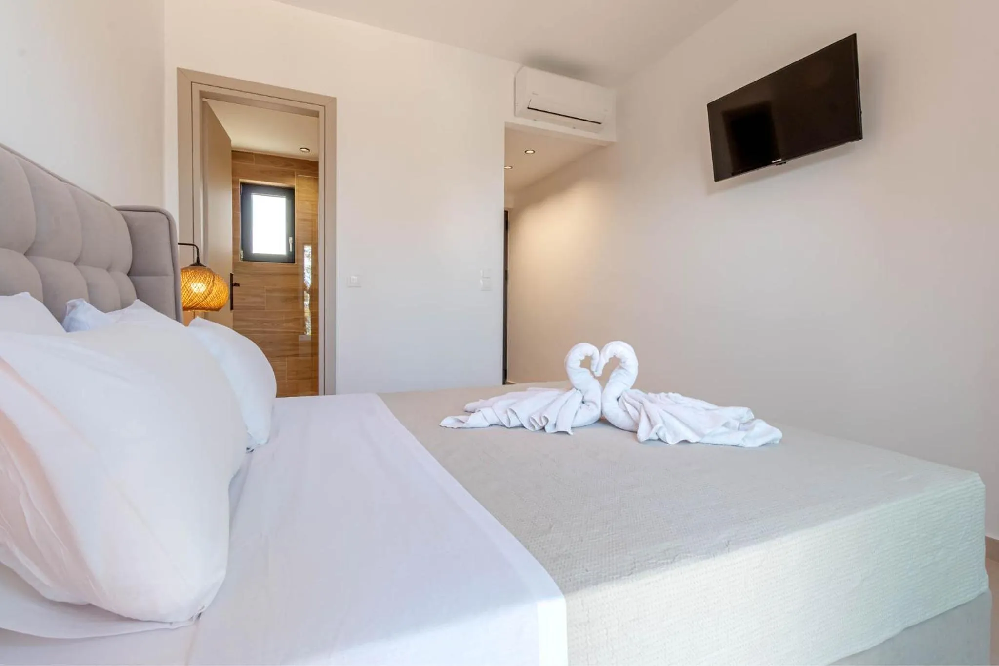 TV and multimedia, Bed in Ionian Arches