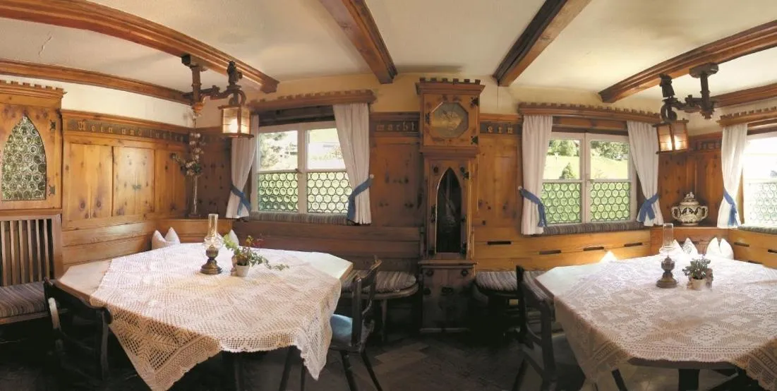 Restaurant/places to eat in Hotel Adler Garni