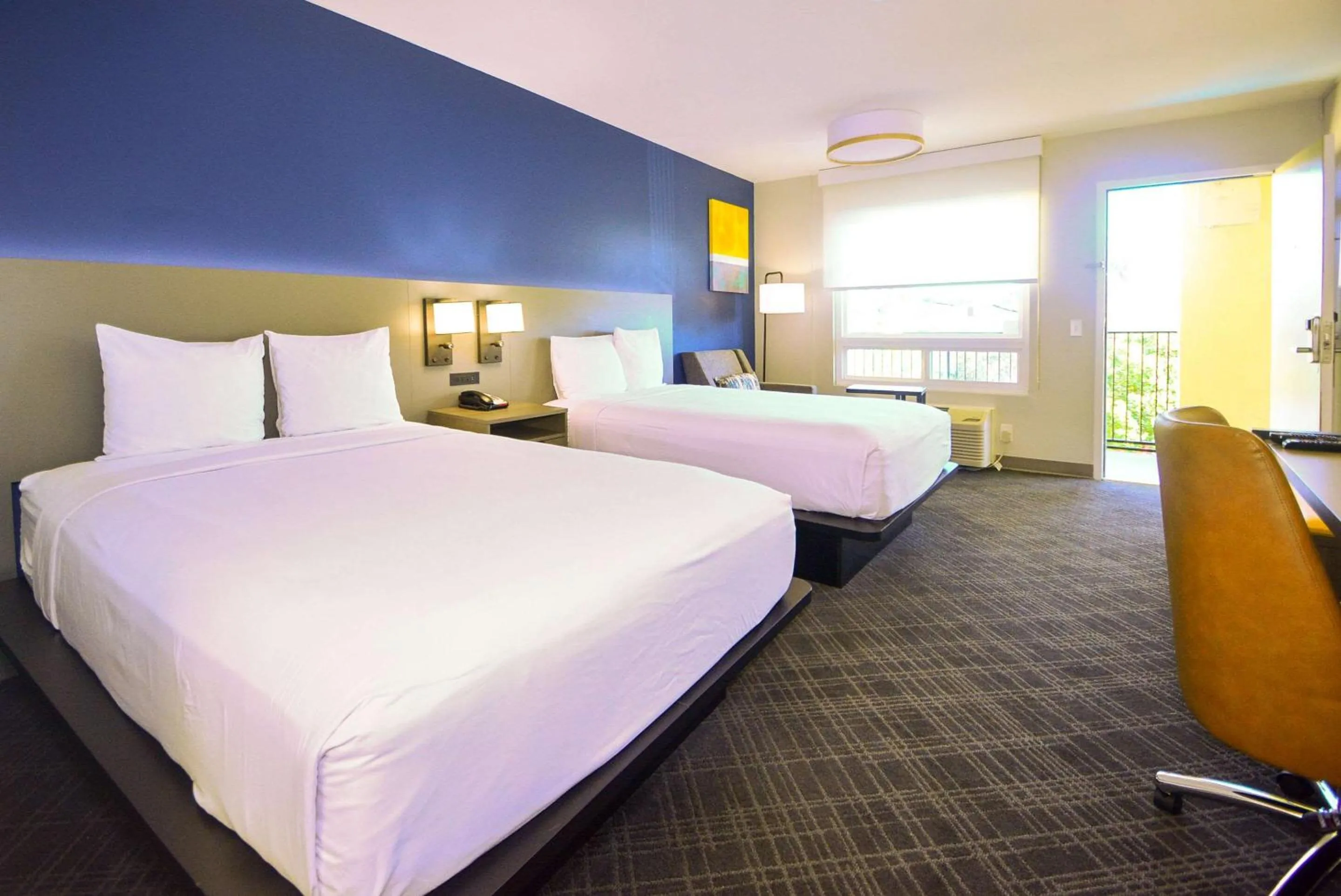 Bedroom, Bed in Comfort Inn Encinitas Near Legoland