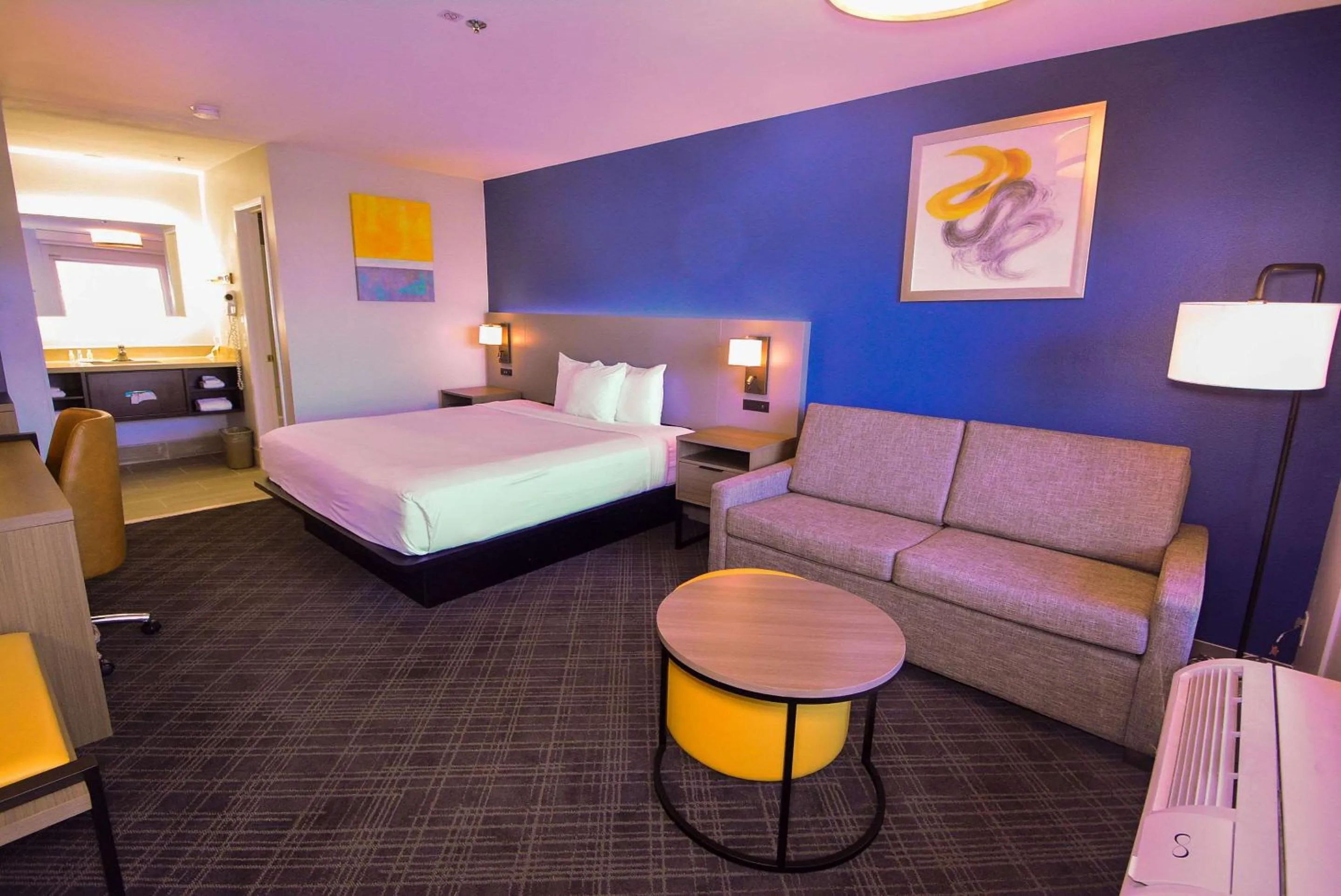 Bedroom, Bed in Comfort Inn Encinitas Near Legoland