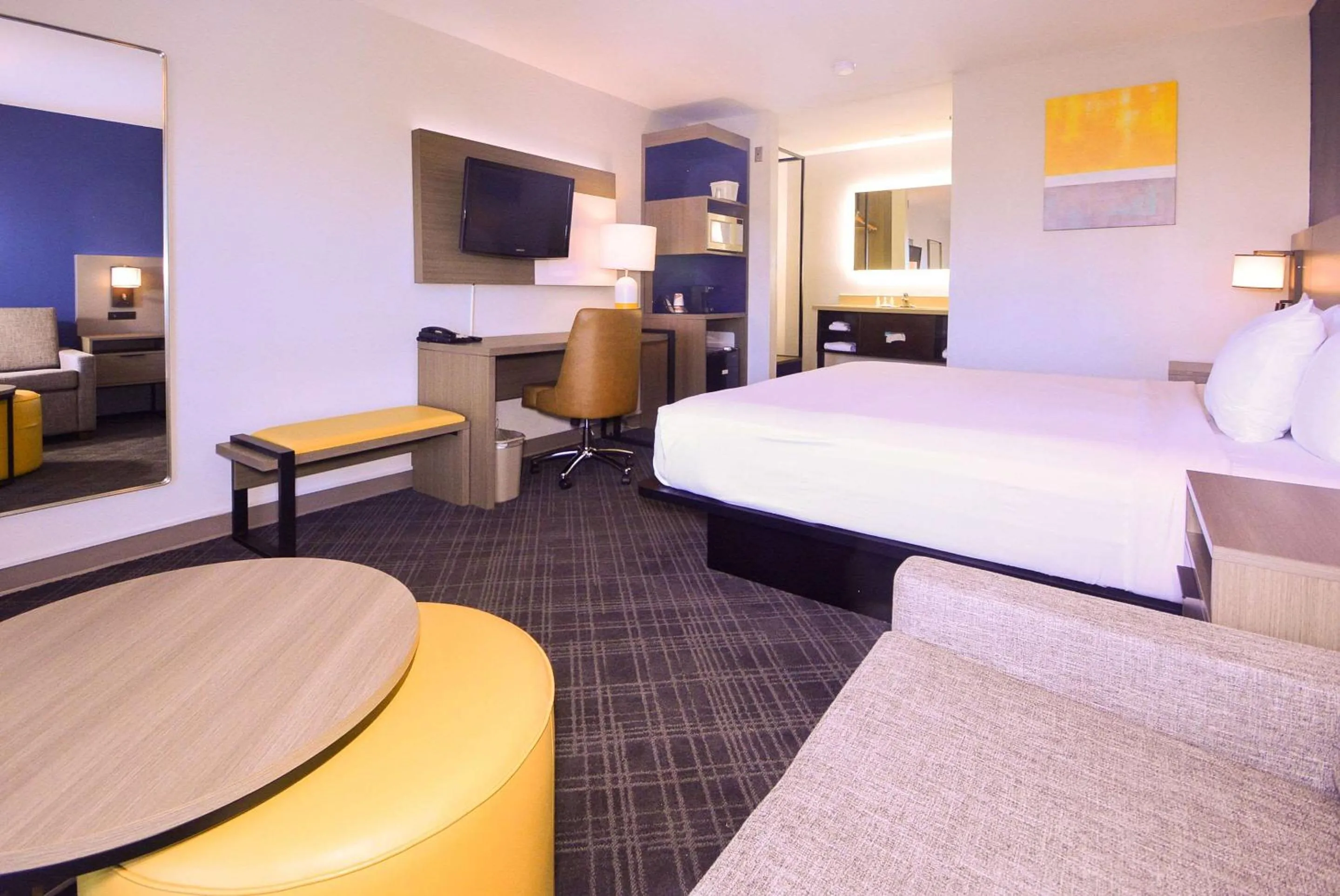 Bedroom, Bed in Comfort Inn Encinitas Near Legoland